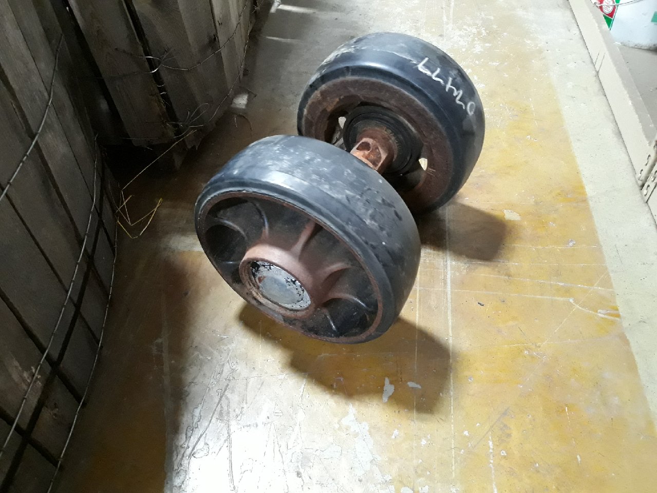 Mid-Roller Bogie Wheel 7477-USED