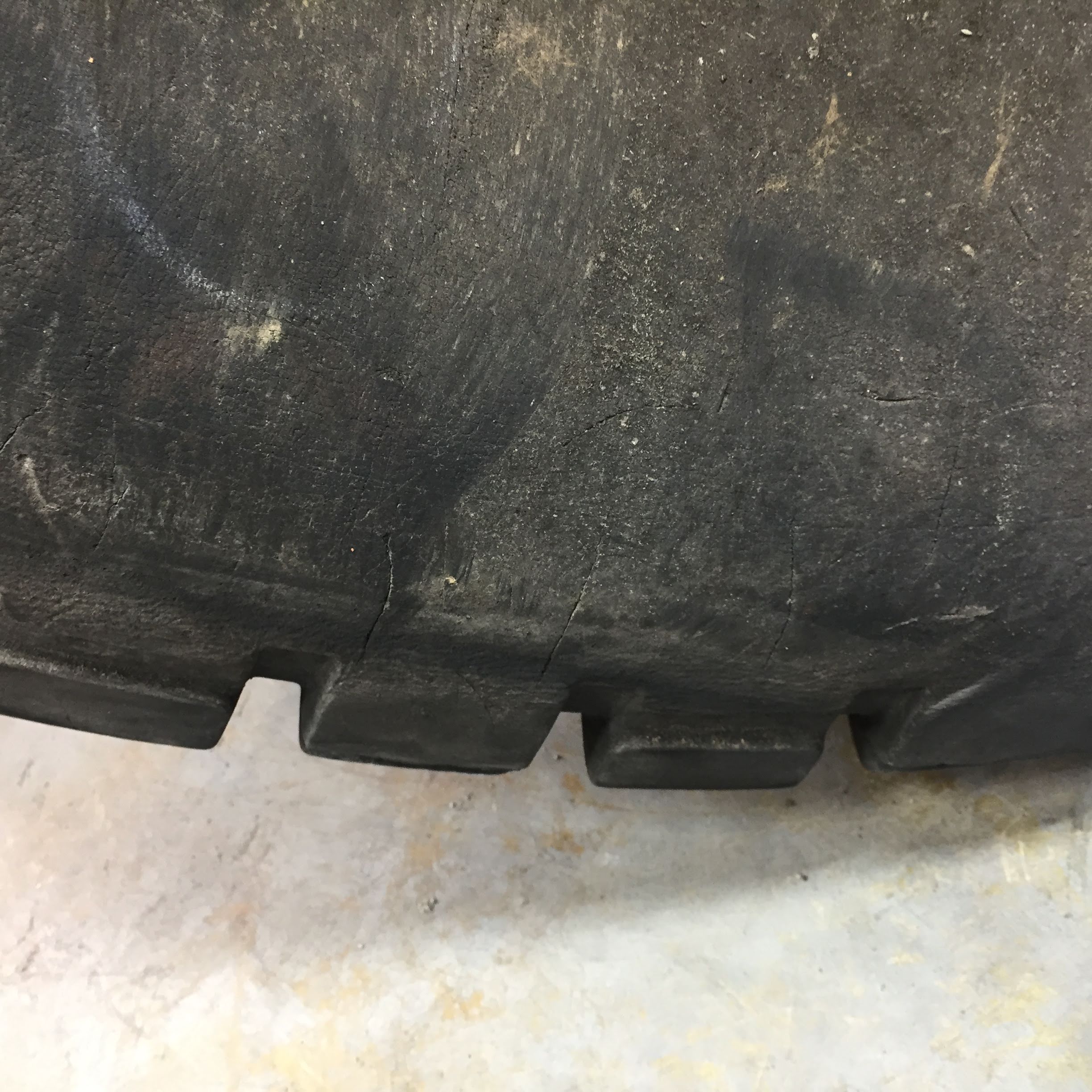 23.1/-26 Armstrong Torc-Trac R-3 Tire S002437