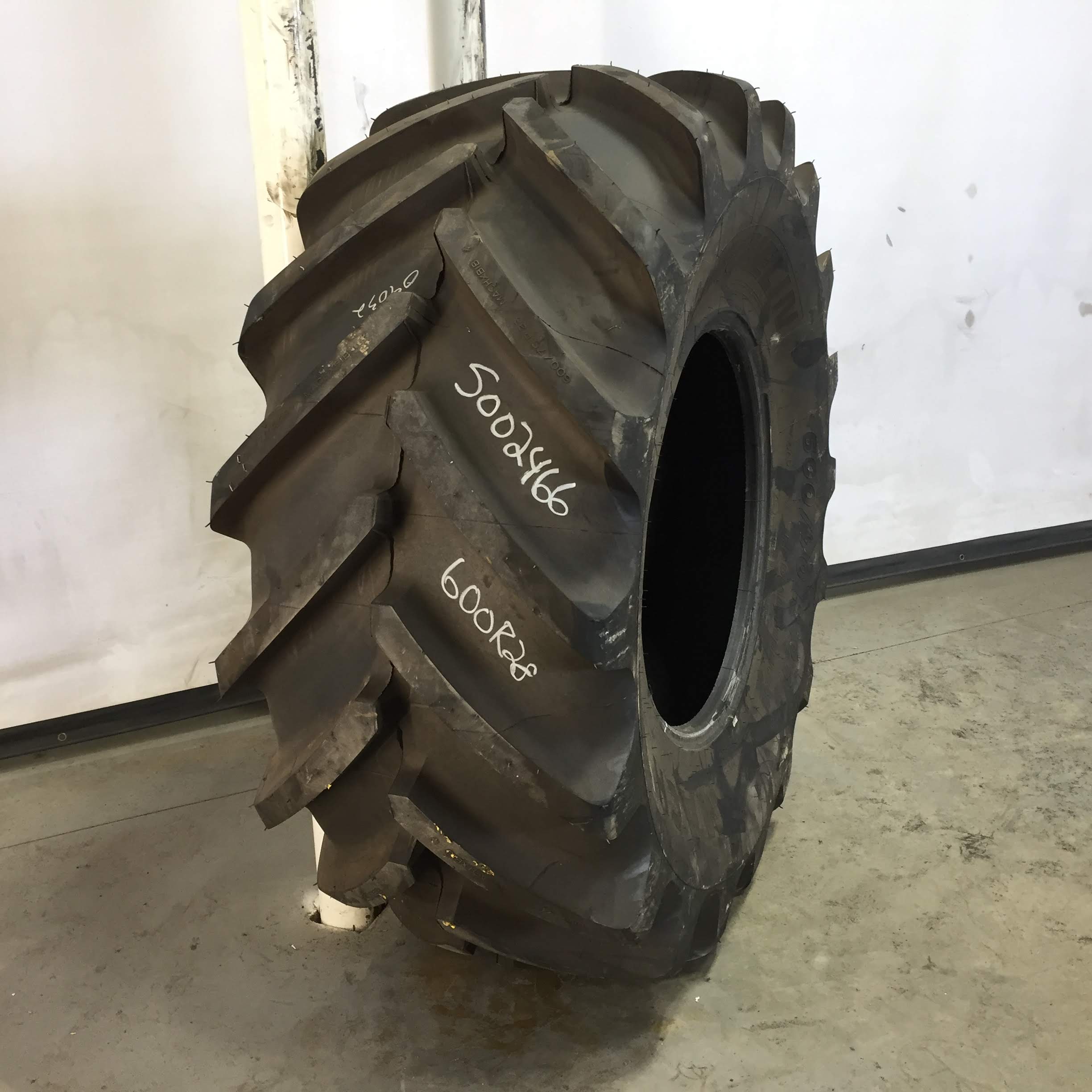 600/70R28 Michelin MachXBib R-1W Tire S002466