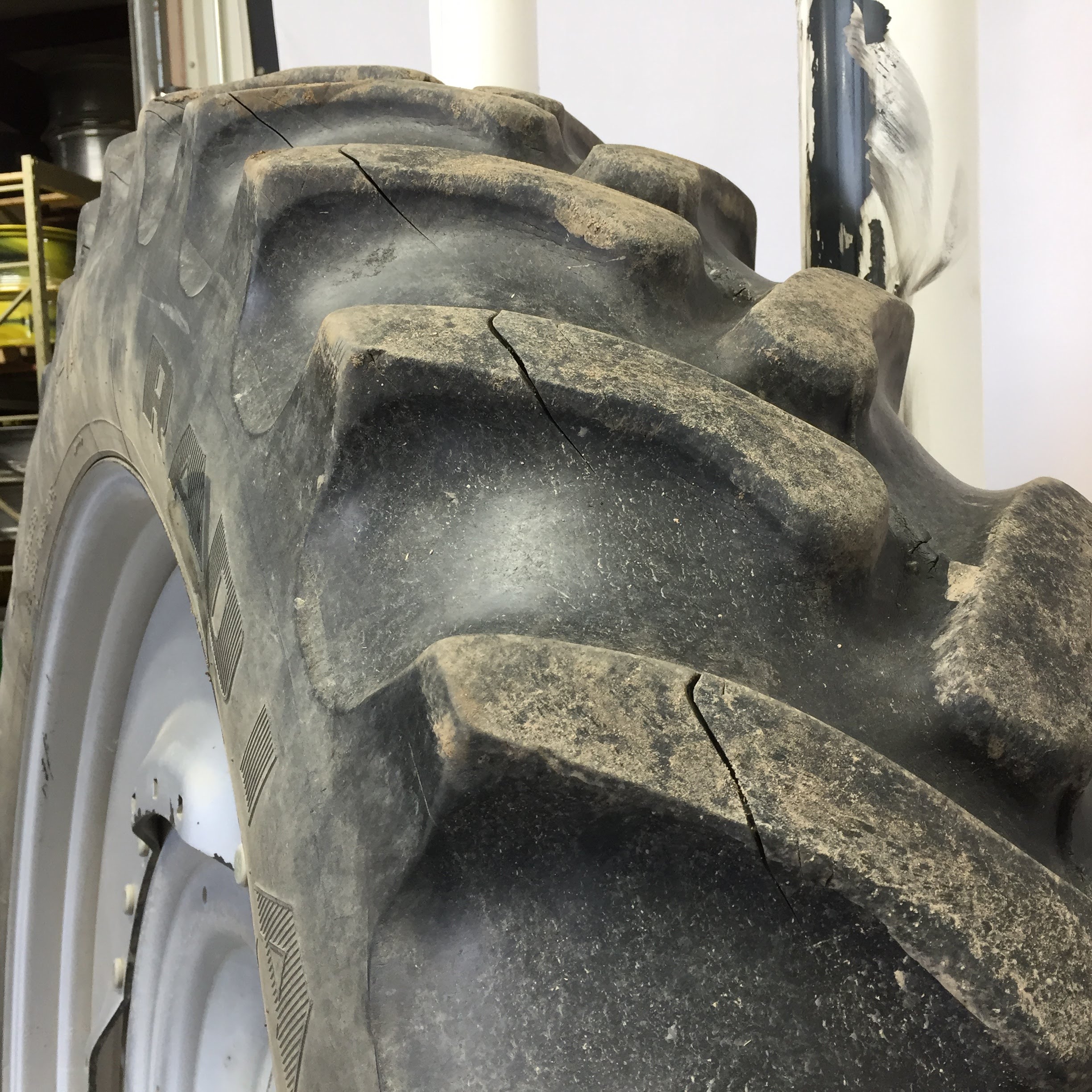 380/90R54 Firestone Radial 9000 R-1W Waffle Wheel (Groups of 3 bolts) Tire-Wheel Assembly T007156