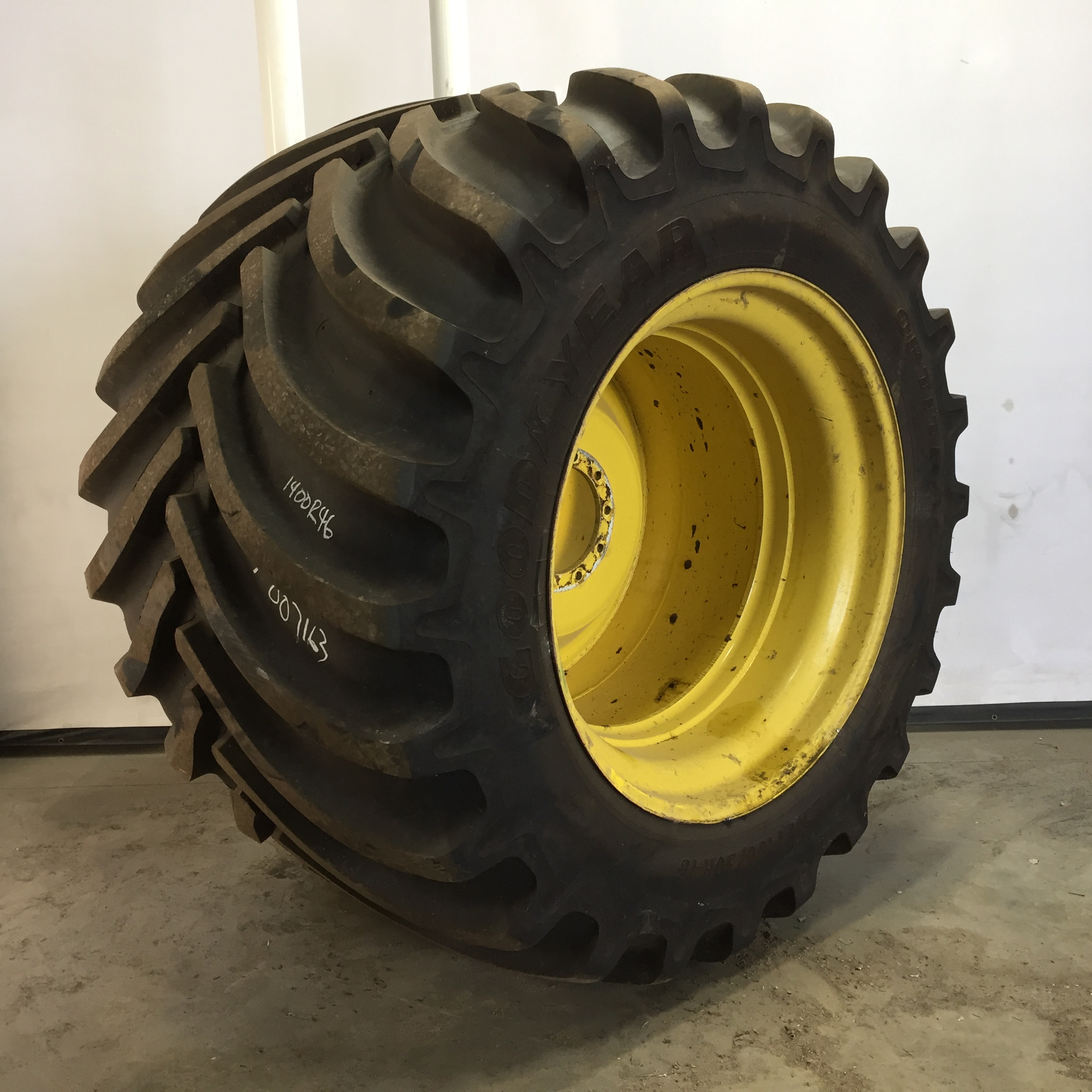 1400/30R46 Goodyear Farm Optitrac R-1W Tire-Wheel Assembly T007163