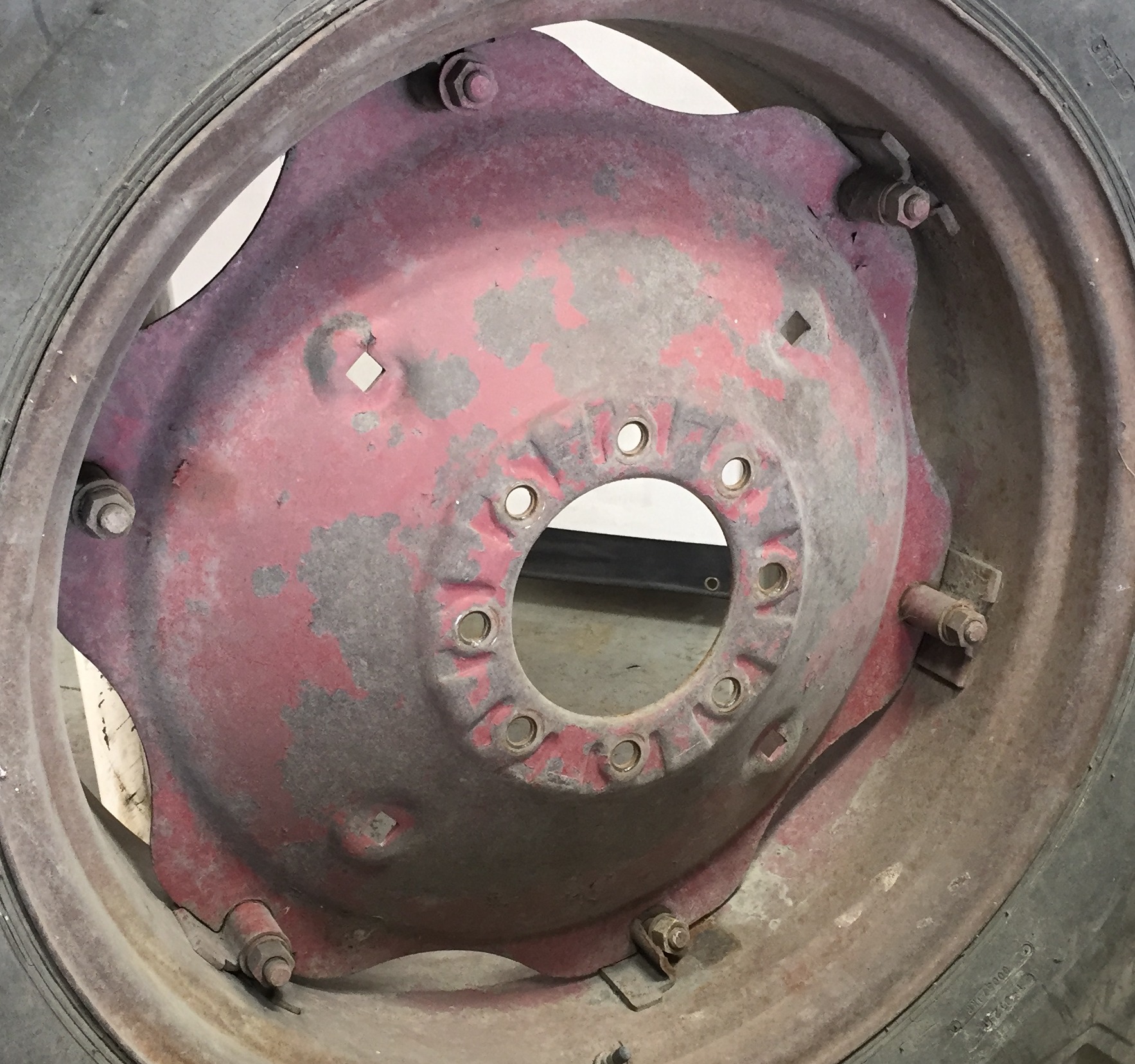 28'' Rim with Clamp/Loop Style Rim Center WT007167CTR