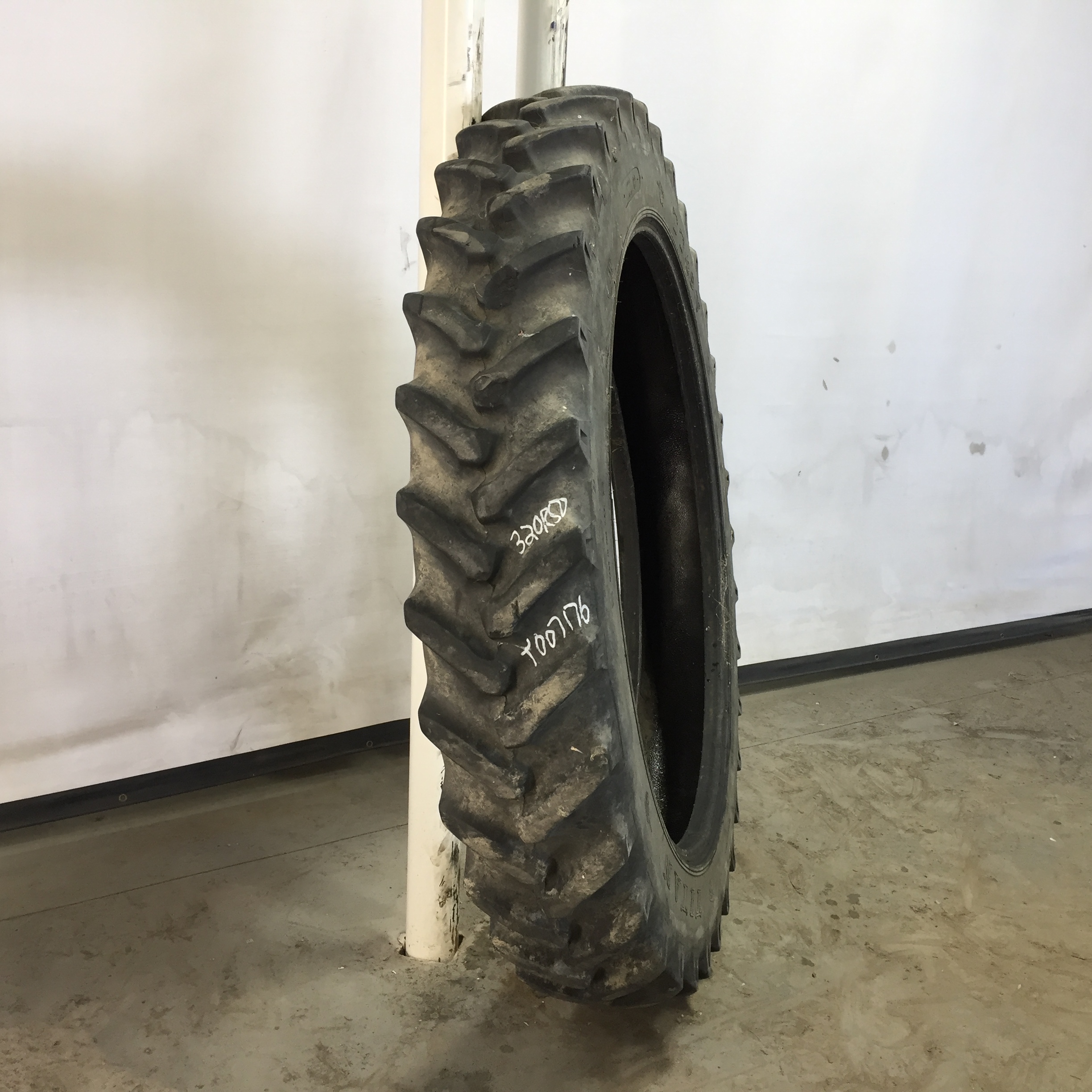 320/90R50 Titan Farm TT49V Radial R-1W Tire T007176