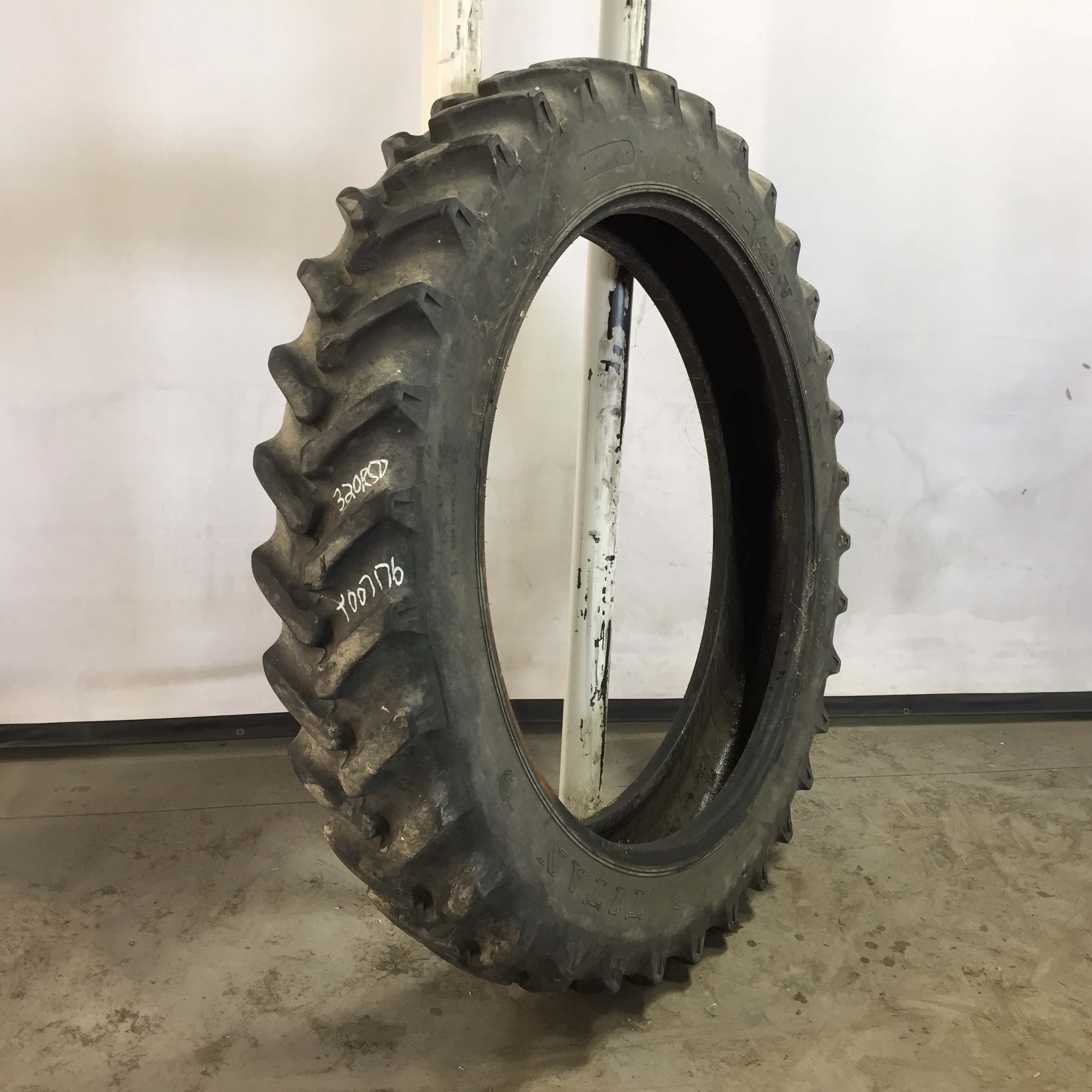 320/90R50 Titan Farm TT49V Radial R-1W Tire T007176