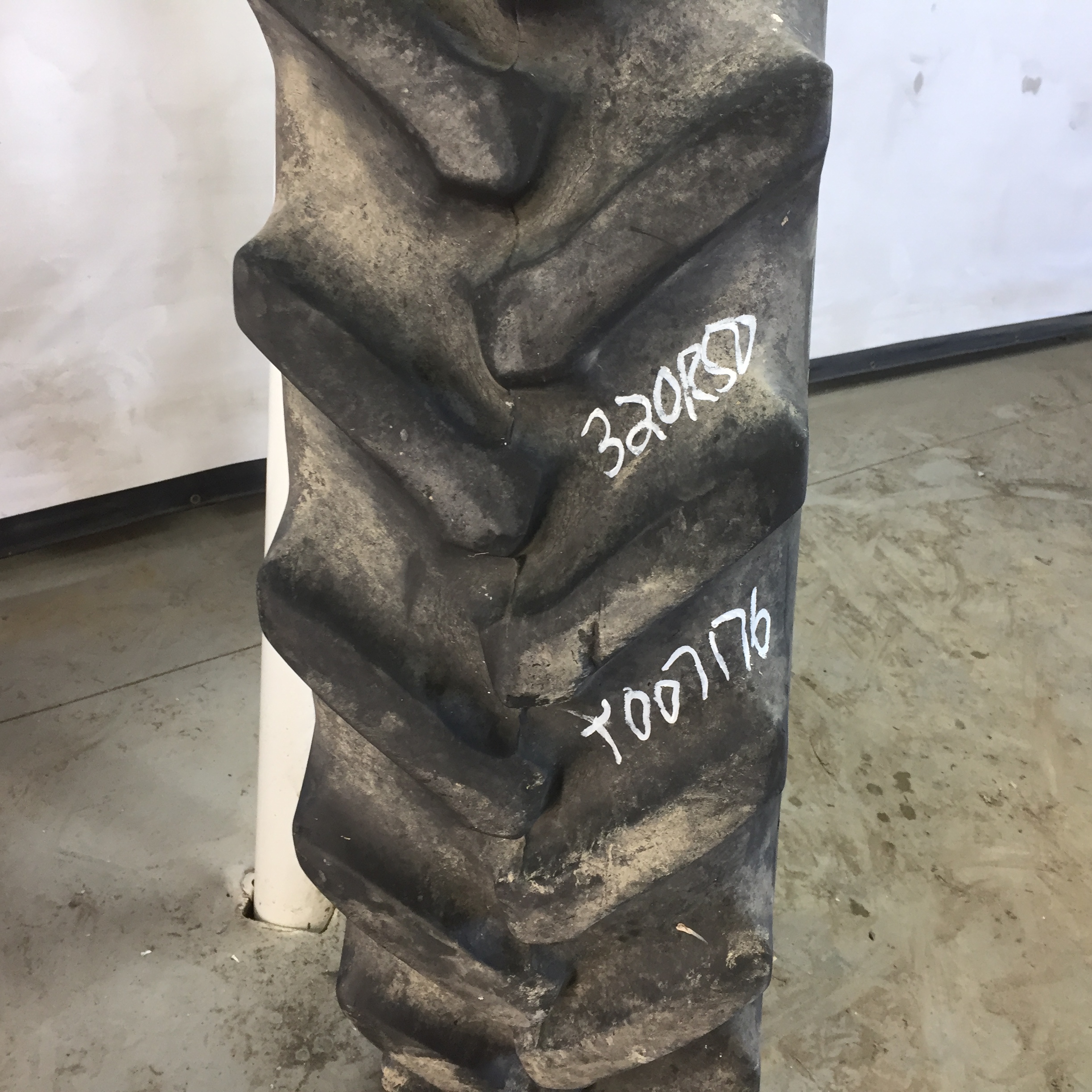 320/90R50 Titan Farm TT49V Radial R-1W Tire T007176