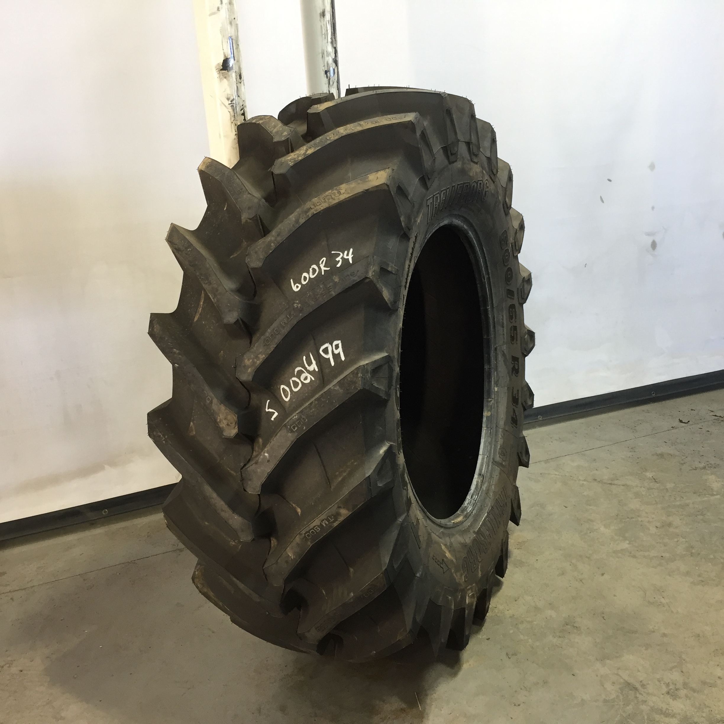 600/65R34 Trelleborg TM800 High Speed R-1W Tire S002499