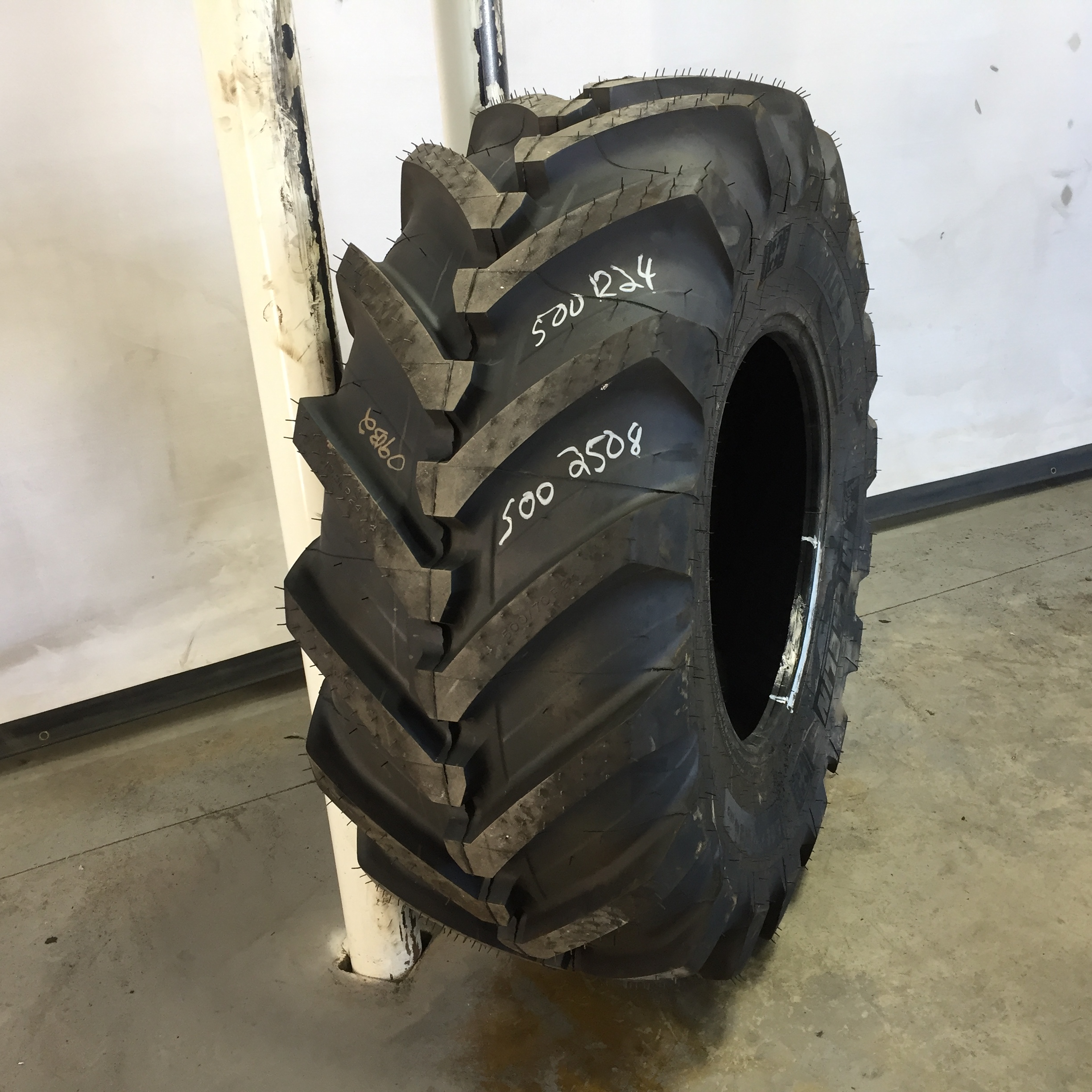 500/70R24 Michelin XMCL R-4 Tire S002508