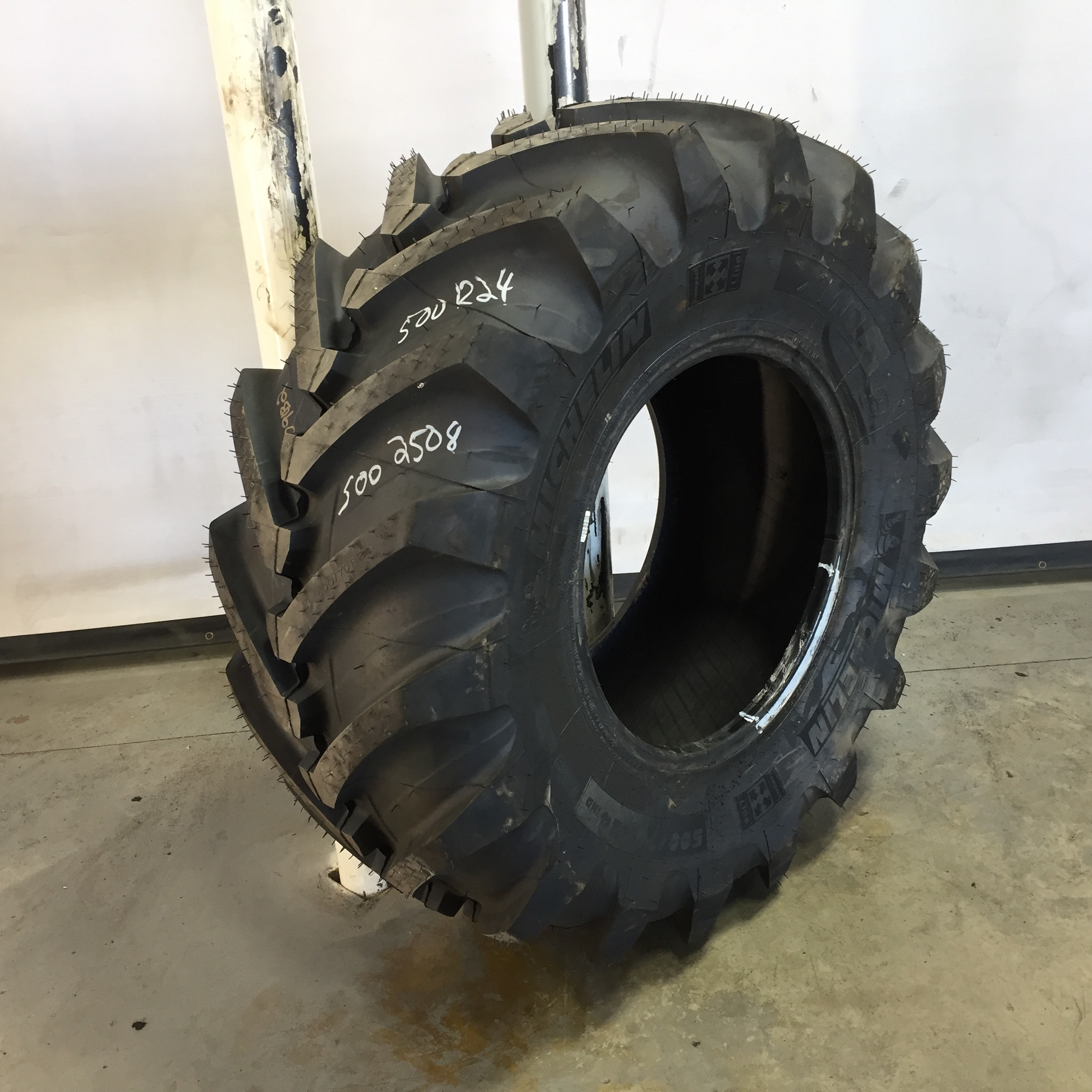 500/70R24 Michelin XMCL R-4 Tire S002508