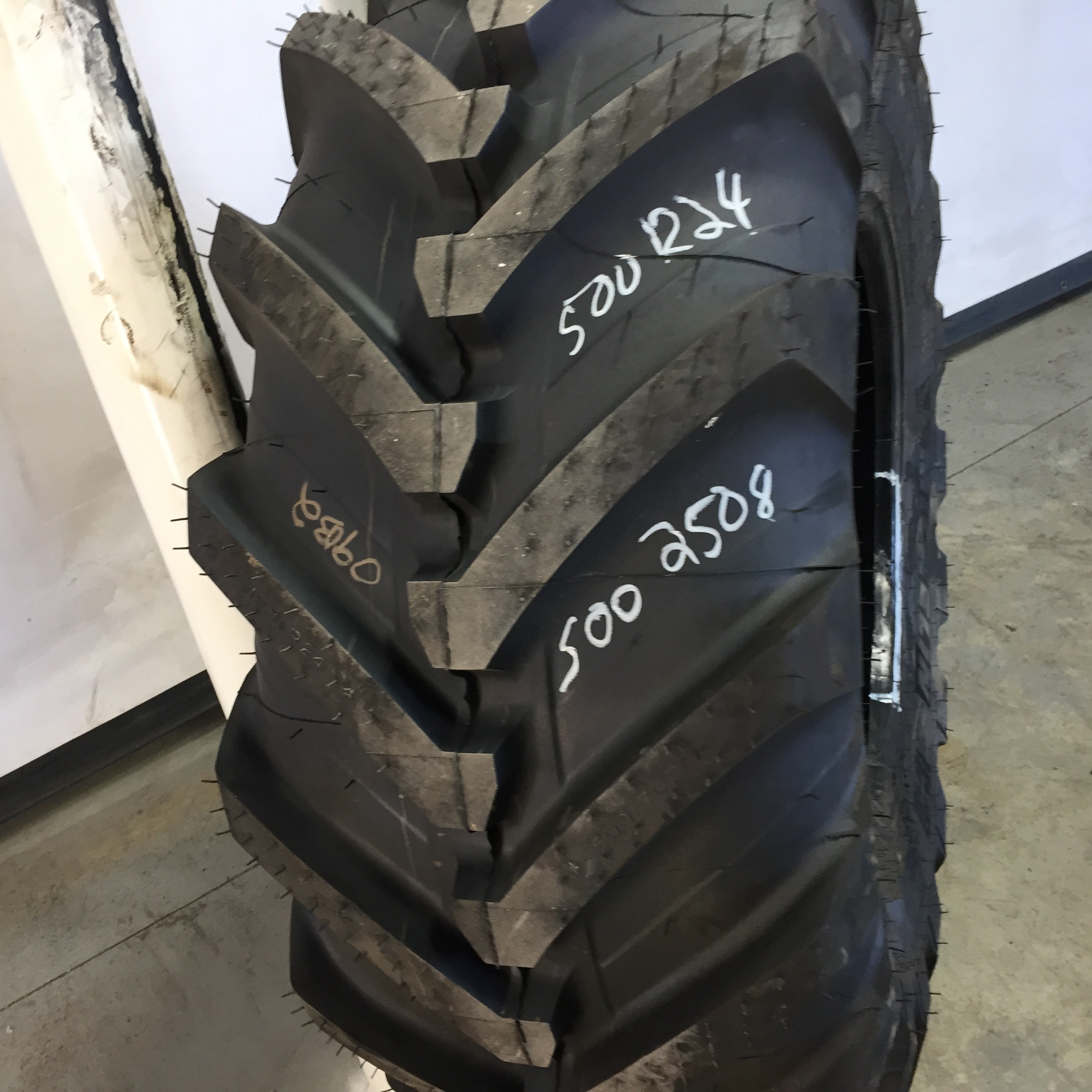 500/70R24 Michelin XMCL R-4 Tire S002508