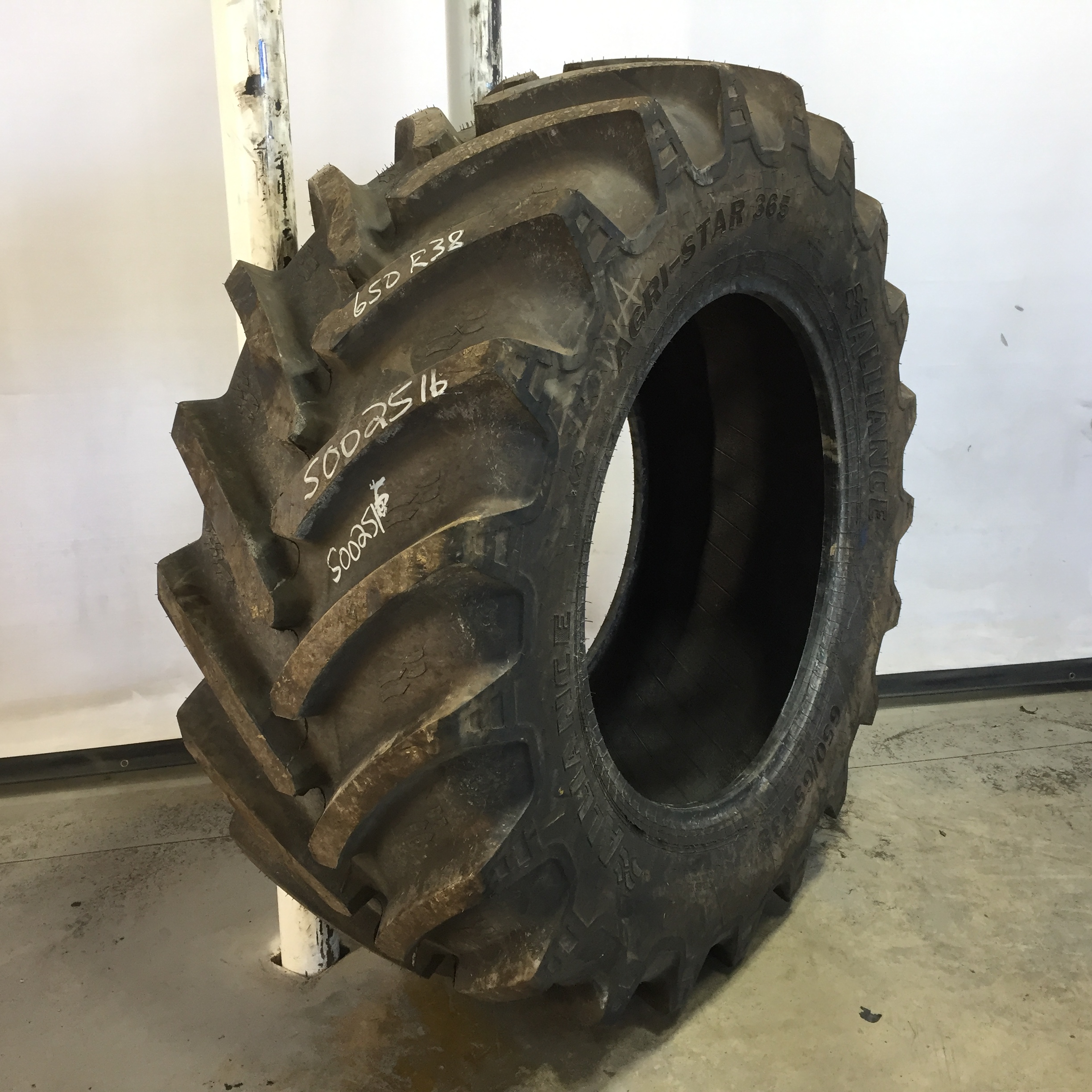 650/65R38 Alliance 365 Agristar R-1W Tire S002516