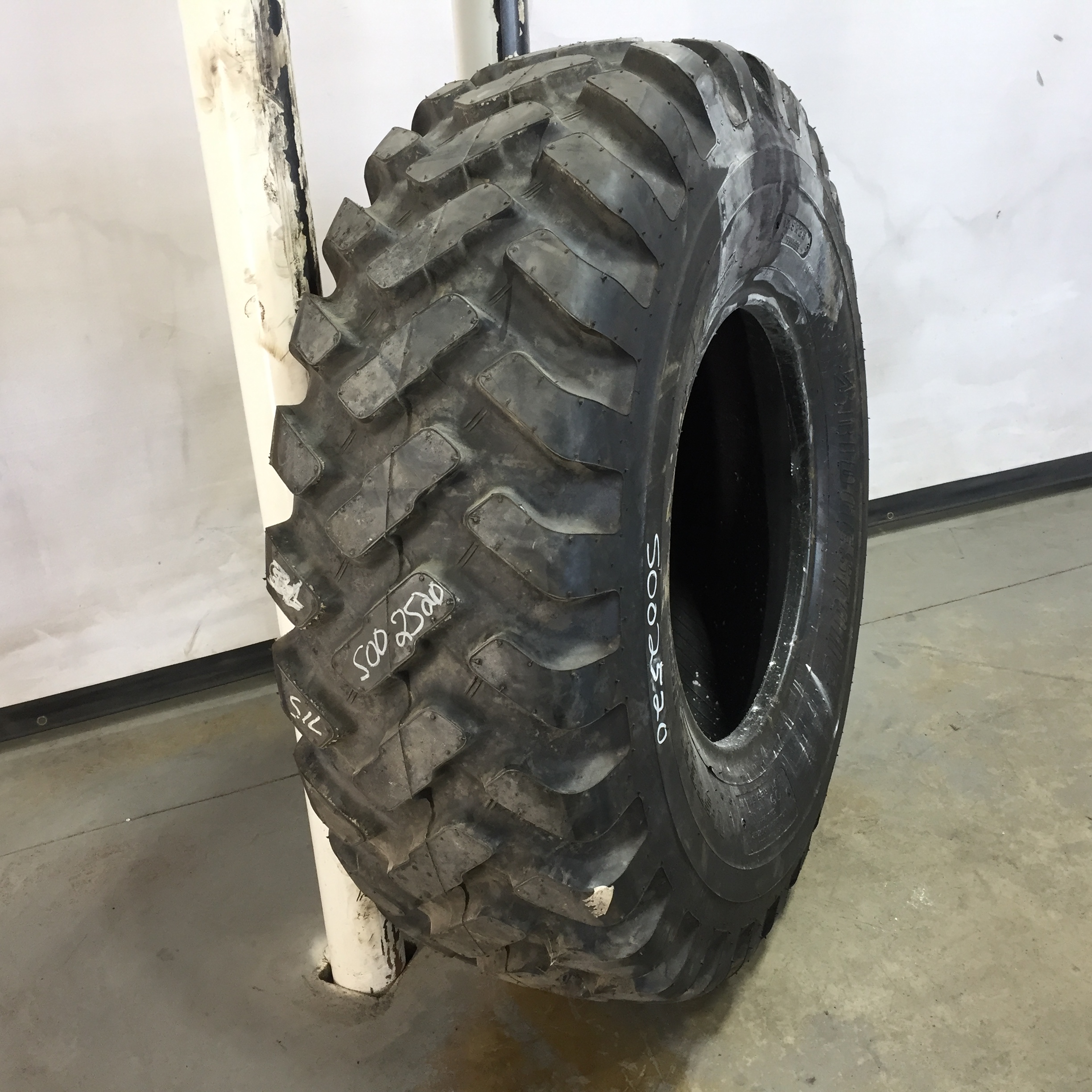 17.5/R25 Bridgestone VUT V-Steel Ultra Traction G-2 Tire S002520