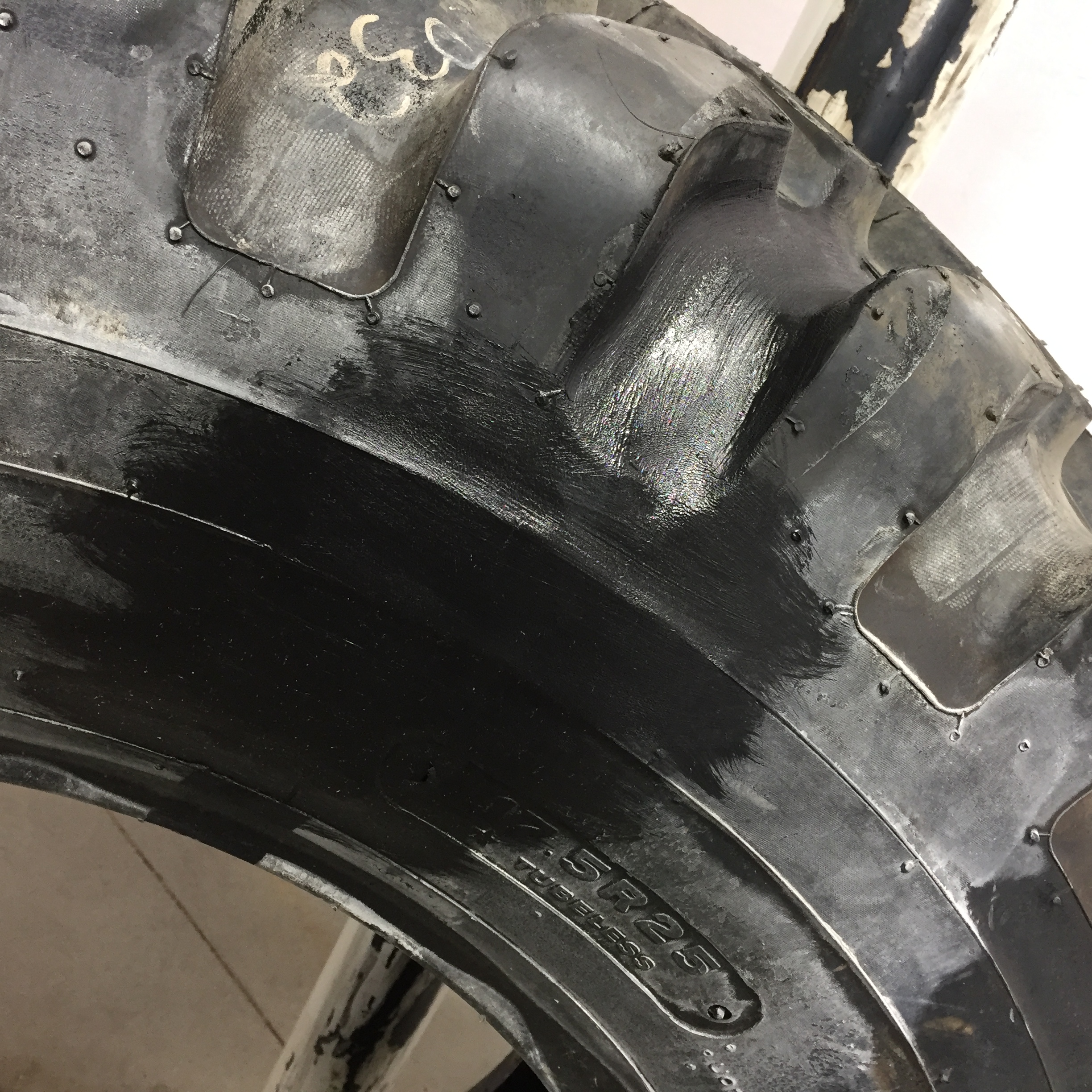 17.5/R25 Bridgestone VUT V-Steel Ultra Traction G-2 Tire S002520