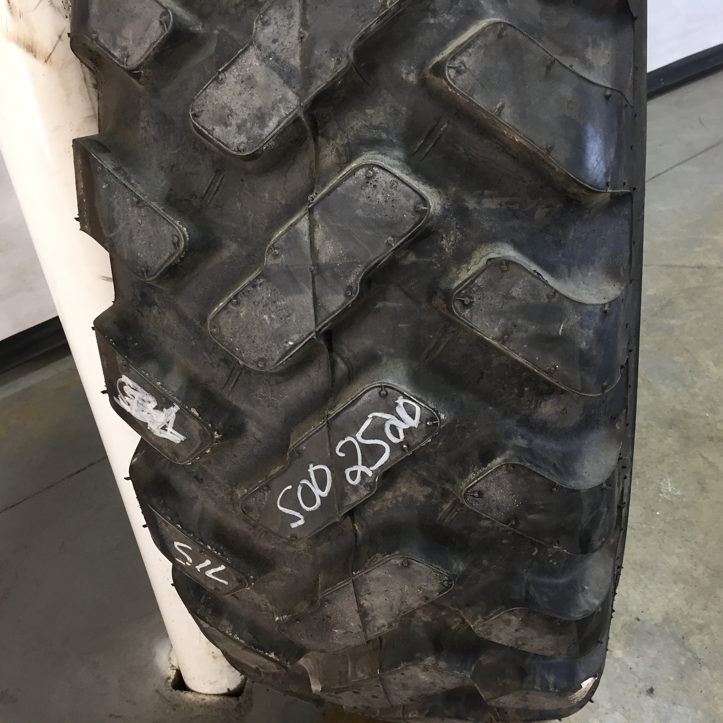 17.5/R25 Bridgestone VUT V-Steel Ultra Traction G-2 Tire S002520