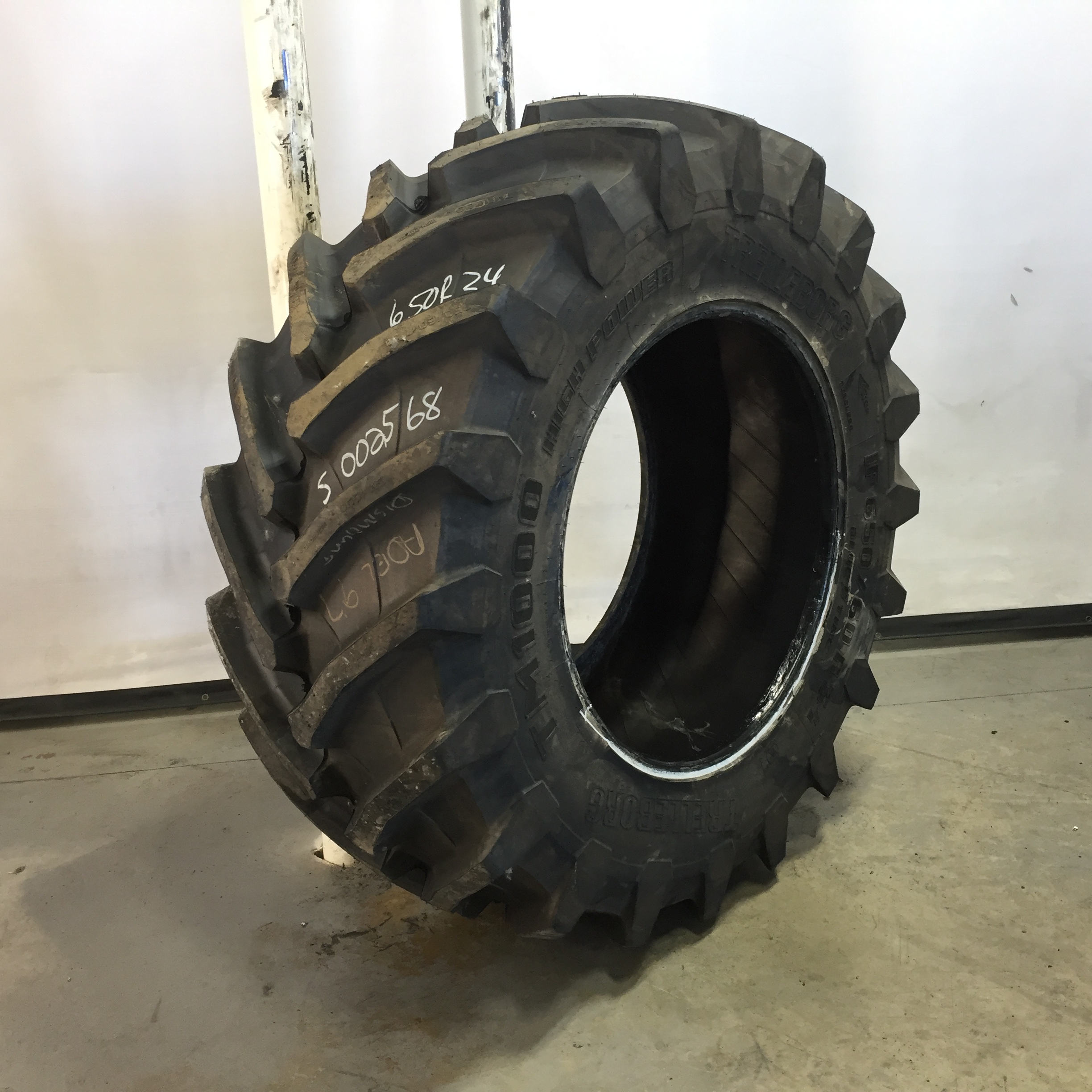 650/60R34 Trelleborg TM1000 High Power R-1W Tire S002568