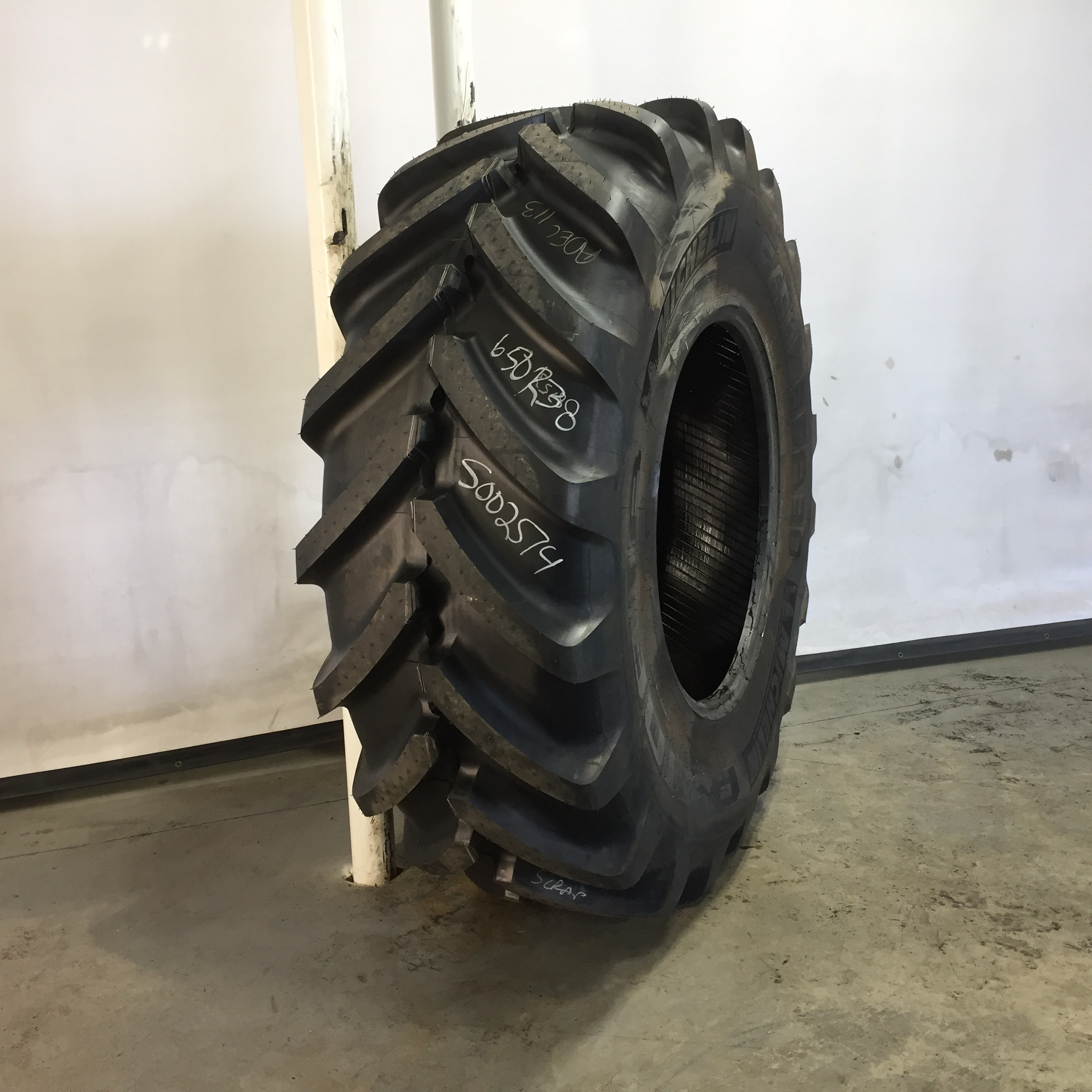 650/85R38 Michelin Axiobib R-1W Tire S002574