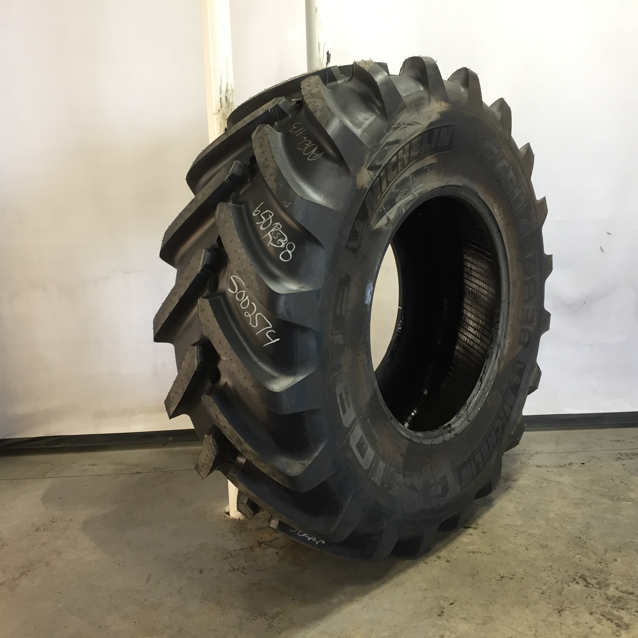 650/85R38 Michelin Axiobib R-1W Tire S002574