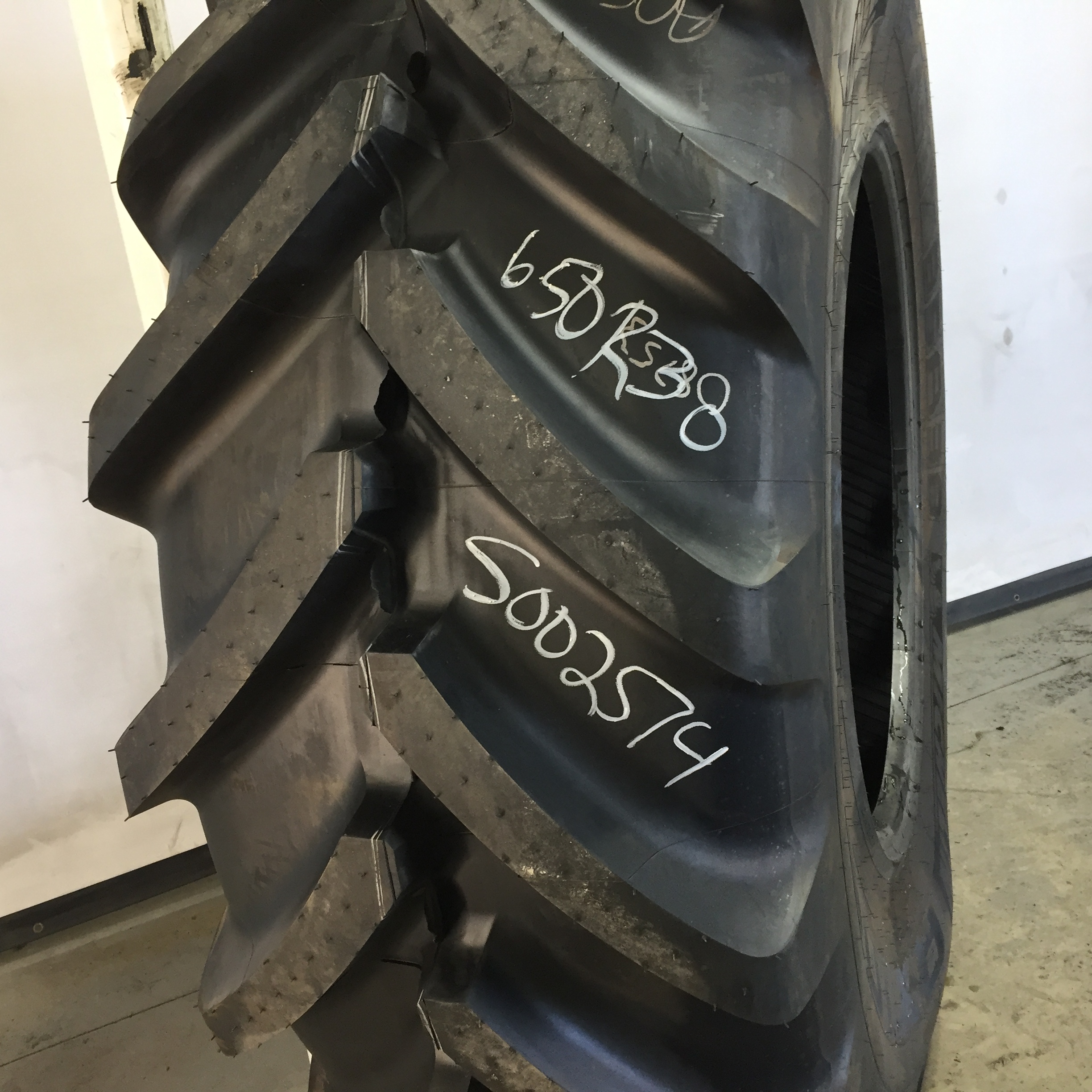 650/85R38 Michelin Axiobib R-1W Tire S002574