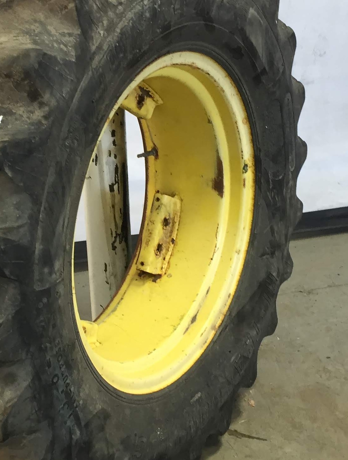 24''D x 12''W Rim with Clamp/U-Clamp (groups of 2 bolts) Wheel WS002389