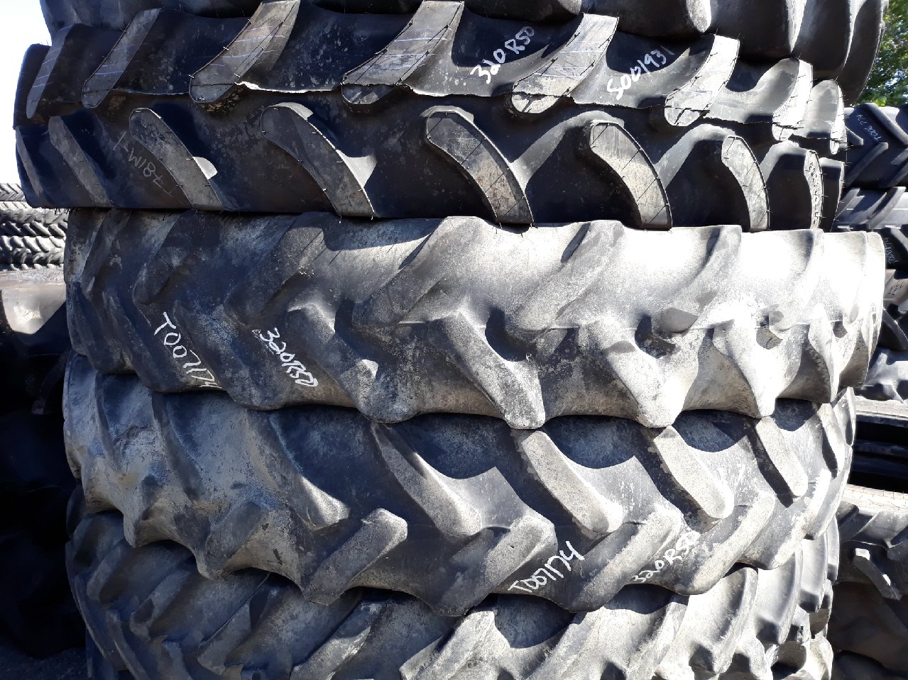 320/90R50 Goodyear Farm DT800 Optitrac R-1W Tire T007174