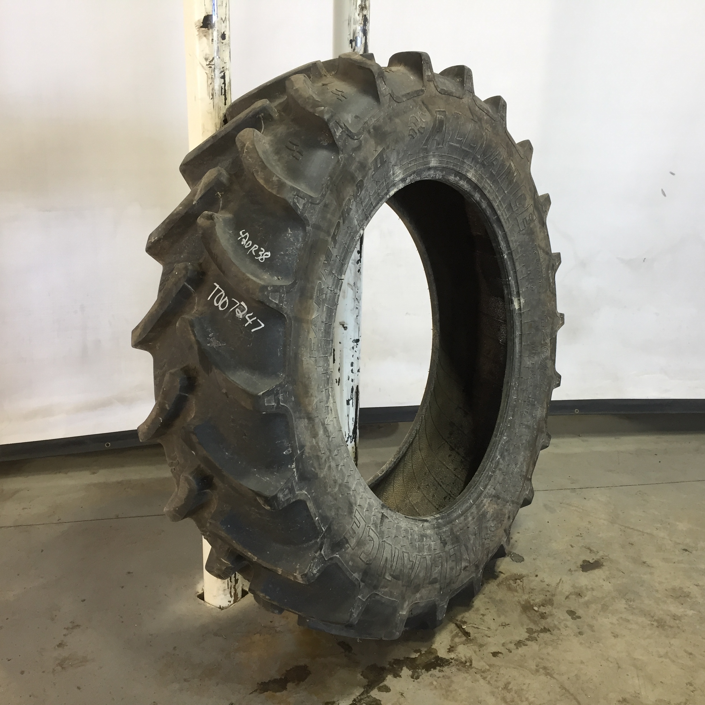 420/85R38 Alliance 846 Farm Pro II 85 Series R-1W Tire T007247