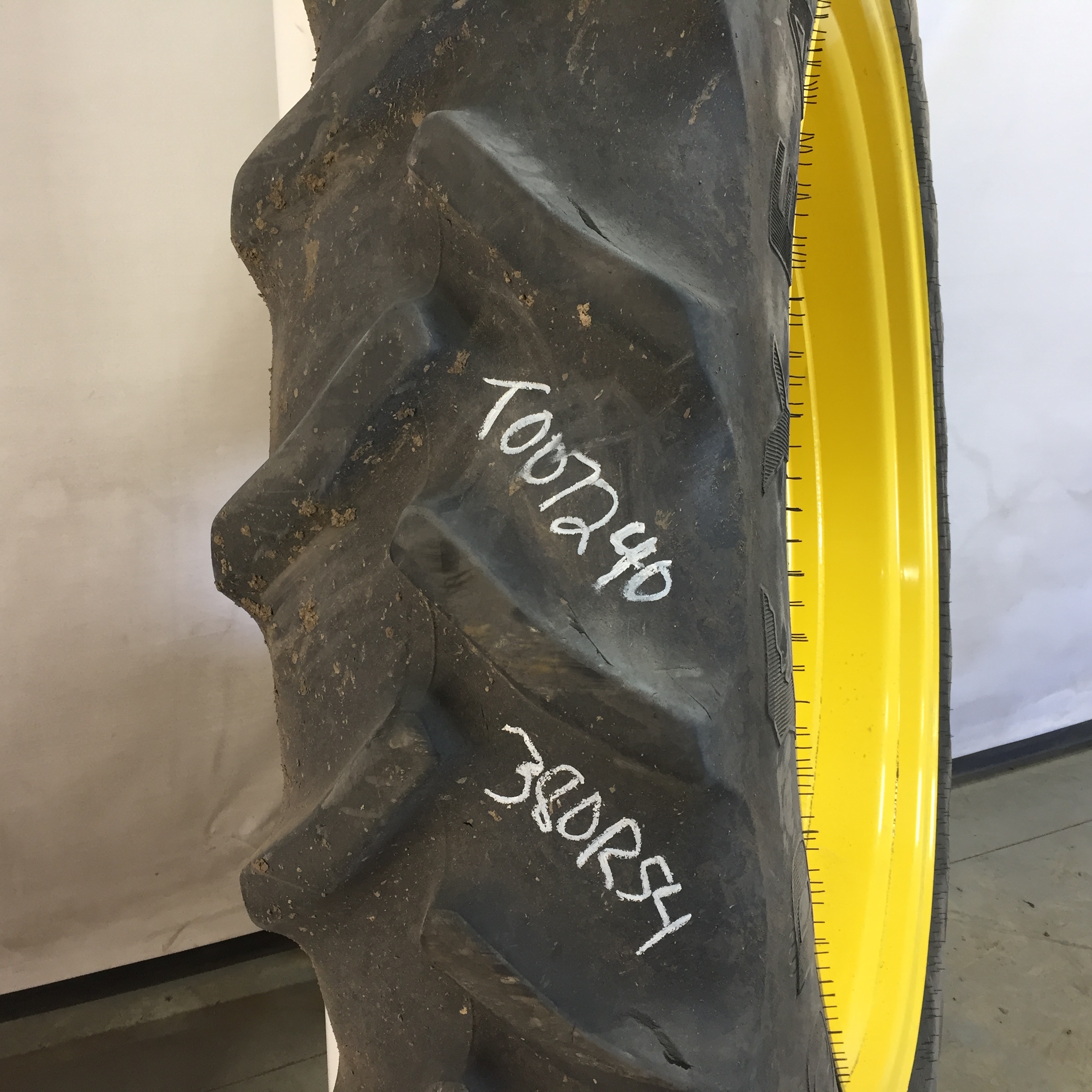 380/90R54 Goodyear Farm DT800 Super Traction R-1W Tire RT007240