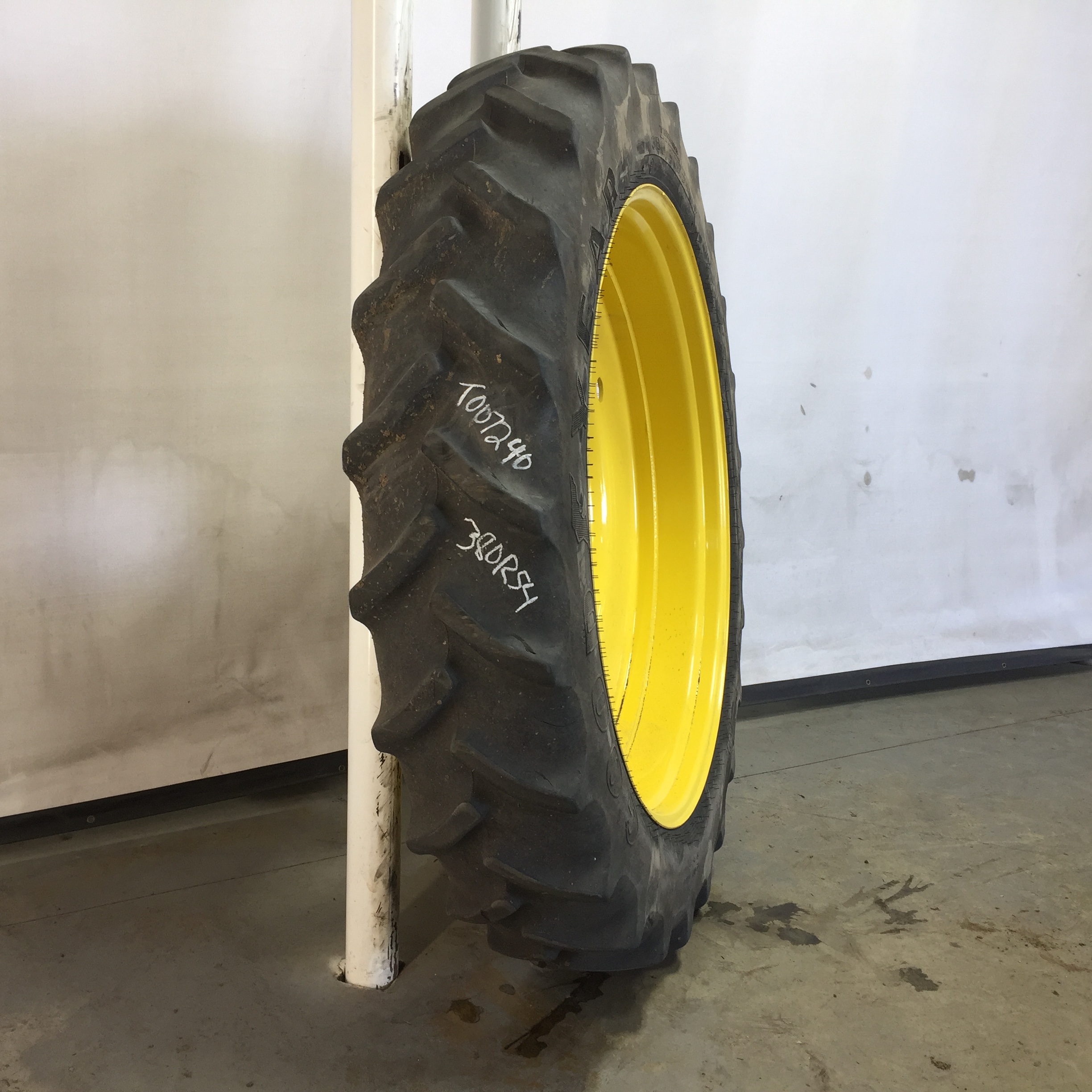 380/90R54 Goodyear Farm DT800 Super Traction R-1W Tire RT007240