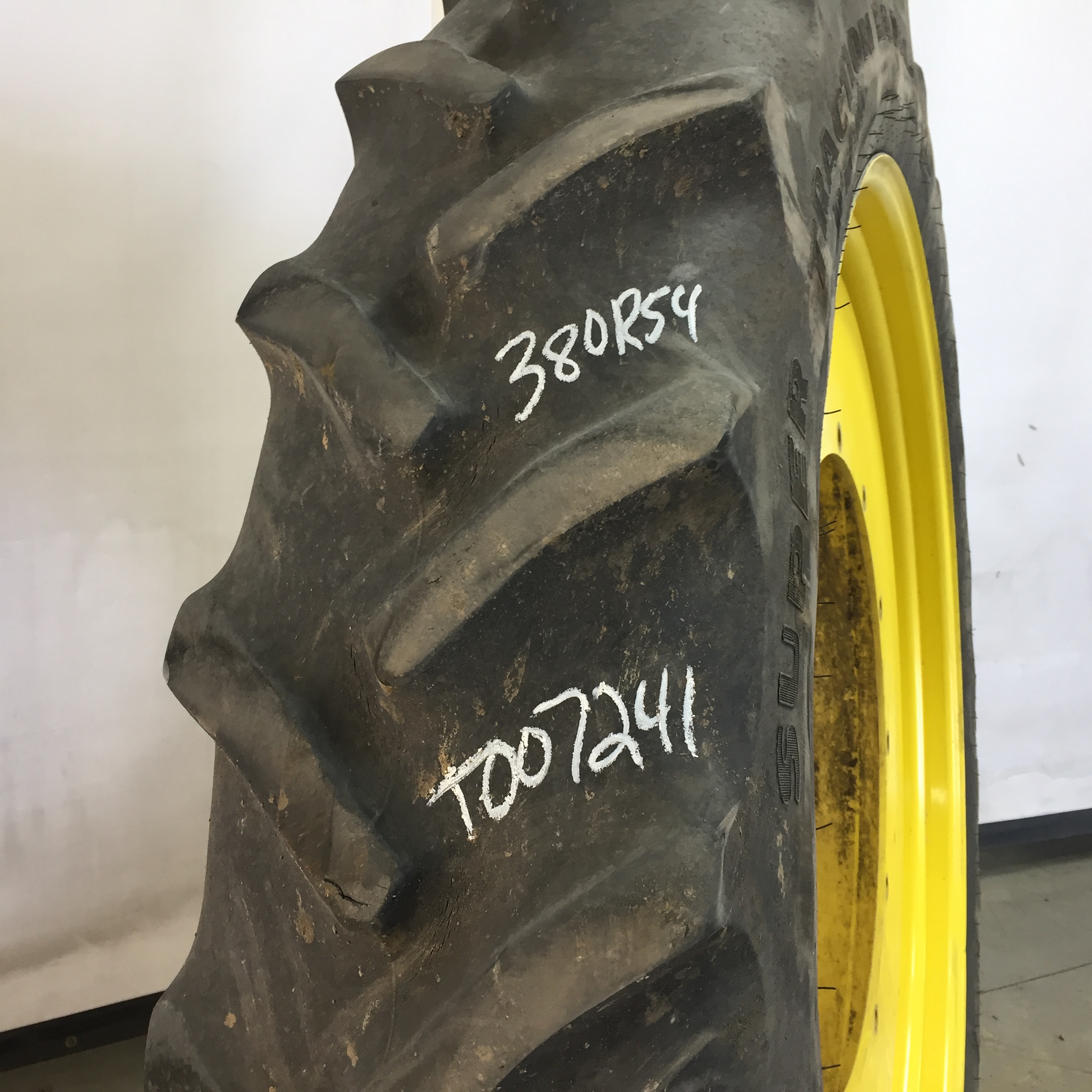 380/90R54 Goodyear Farm DT800 Super Traction R-1W Tire RT007241