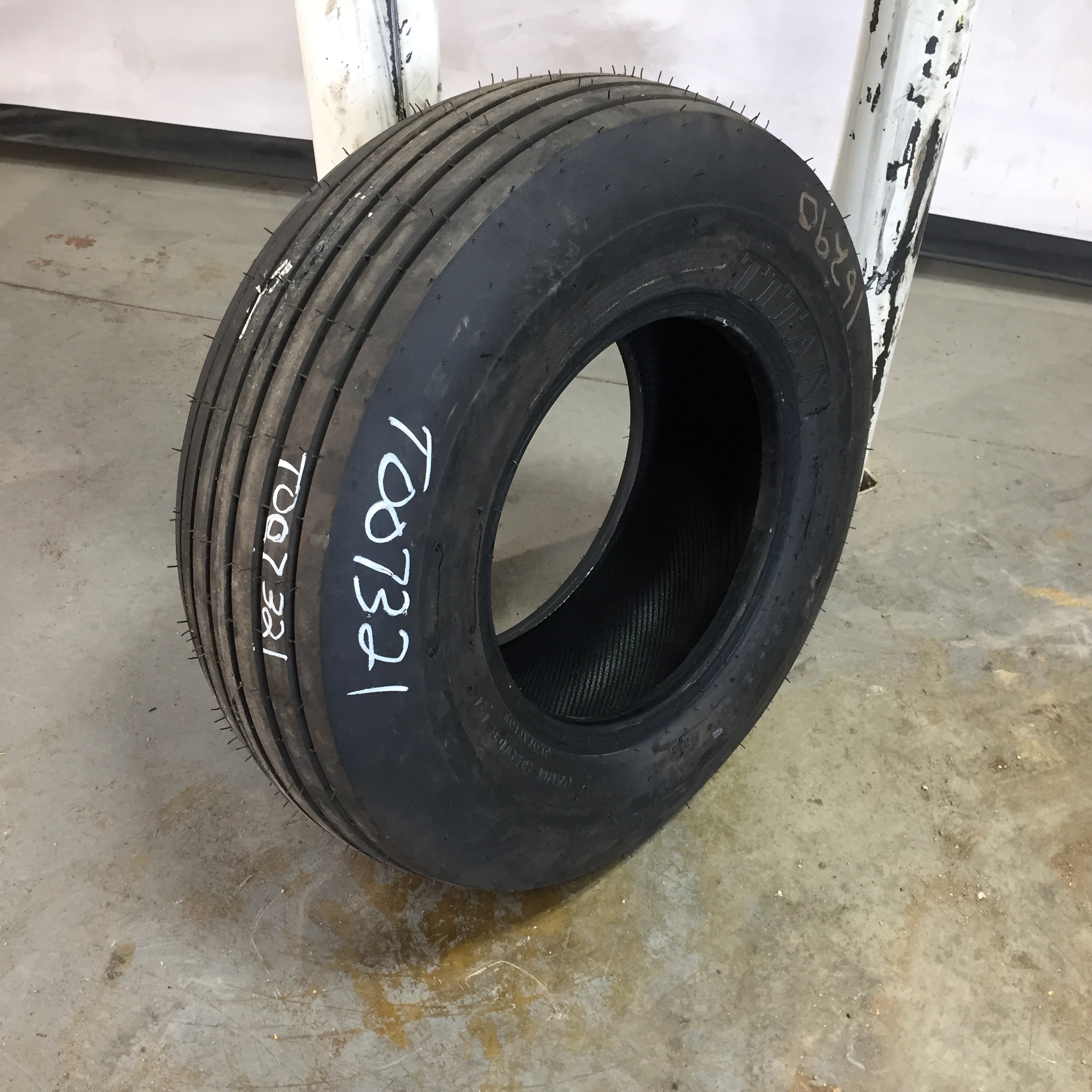 9.5/L-15 Titan Farm Hi Flotation I-1 Tire T007321