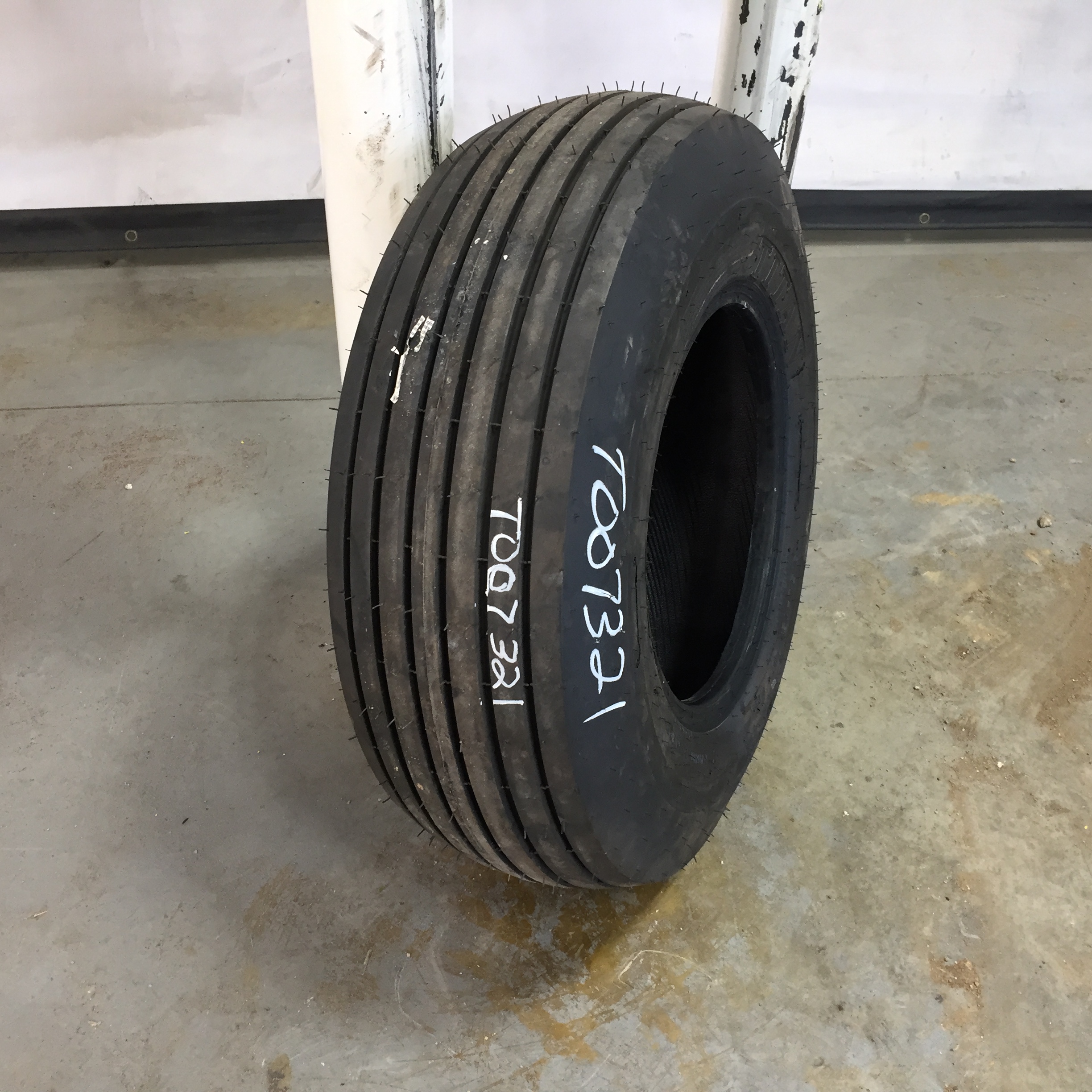9.5/L-15 Titan Farm Hi Flotation I-1 Tire T007321