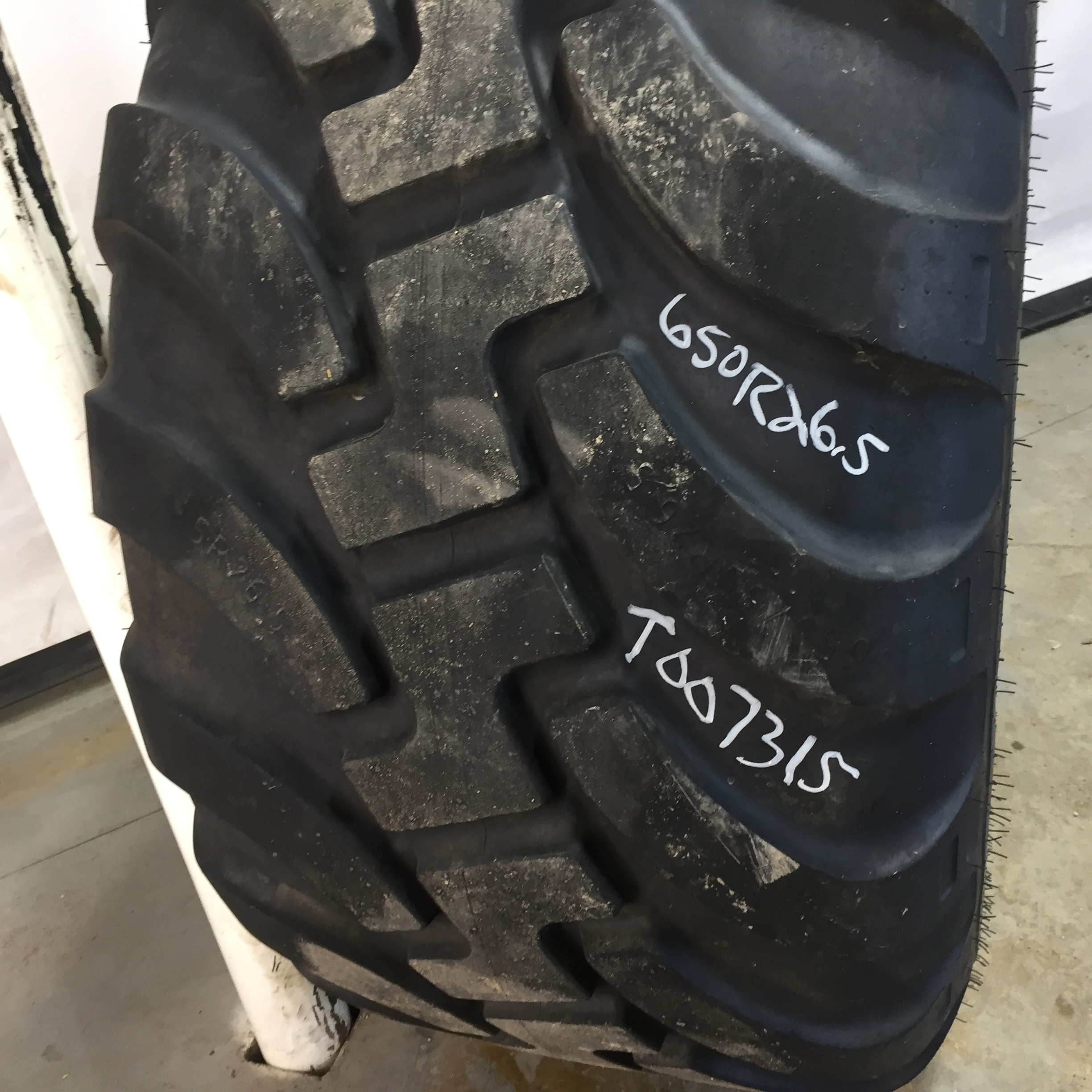 650/55R26.5 Alliance 380 Flotation Radial I-2 Tire-Wheel Assembly T007315