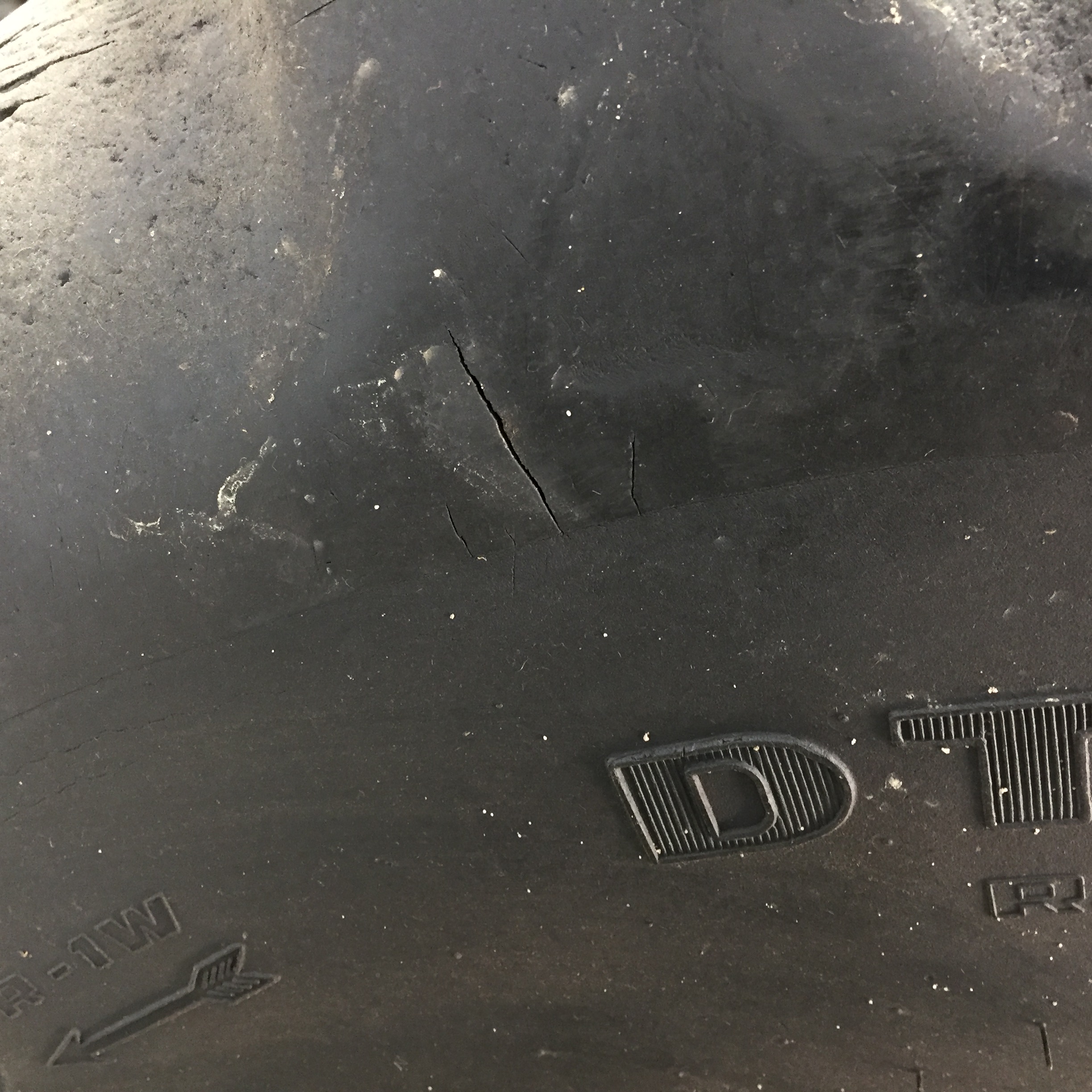 600/65R28 Goodyear Farm DT820 Super Traction R-1W Tire T007325