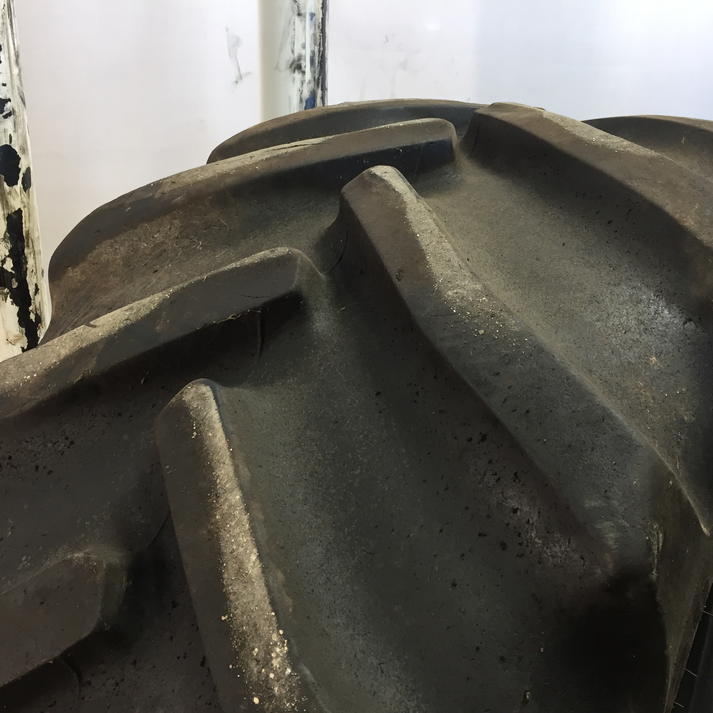 600/65R28 Goodyear Farm DT820 Super Traction R-1W Tire T007325