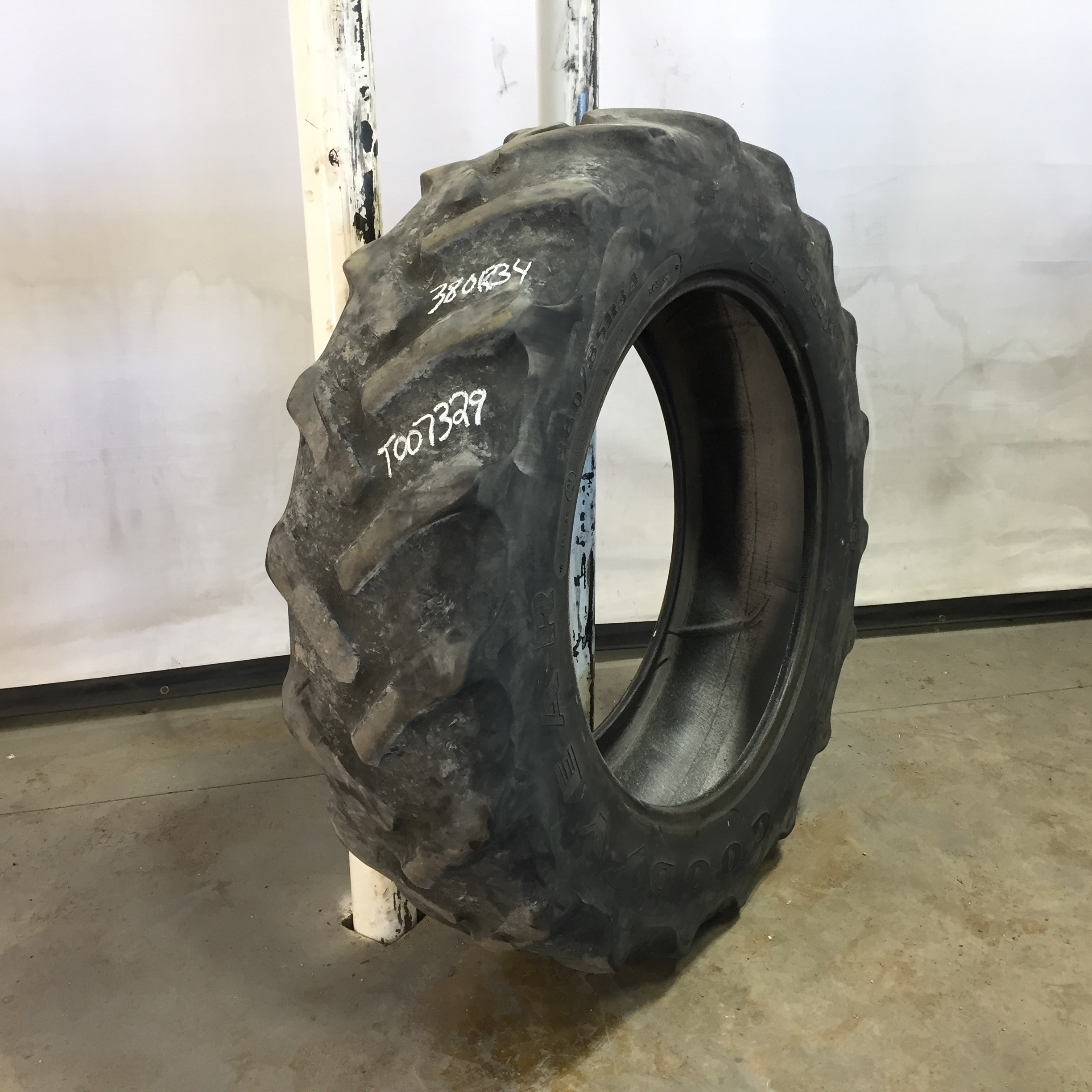 380/85R34 Goodyear Farm DT800 Super Traction R-1W Tire T007329