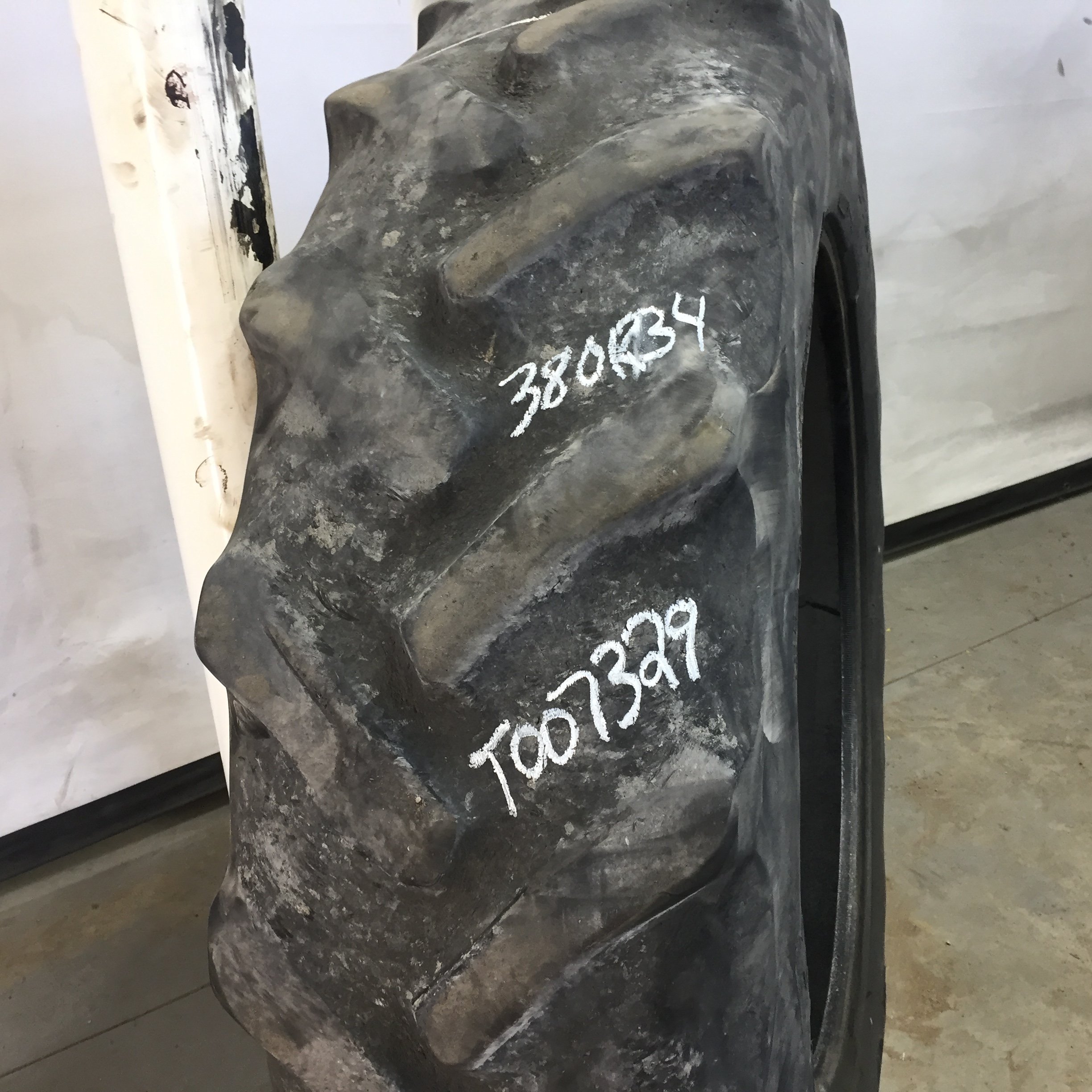 380/85R34 Goodyear Farm DT800 Super Traction R-1W Tire T007329