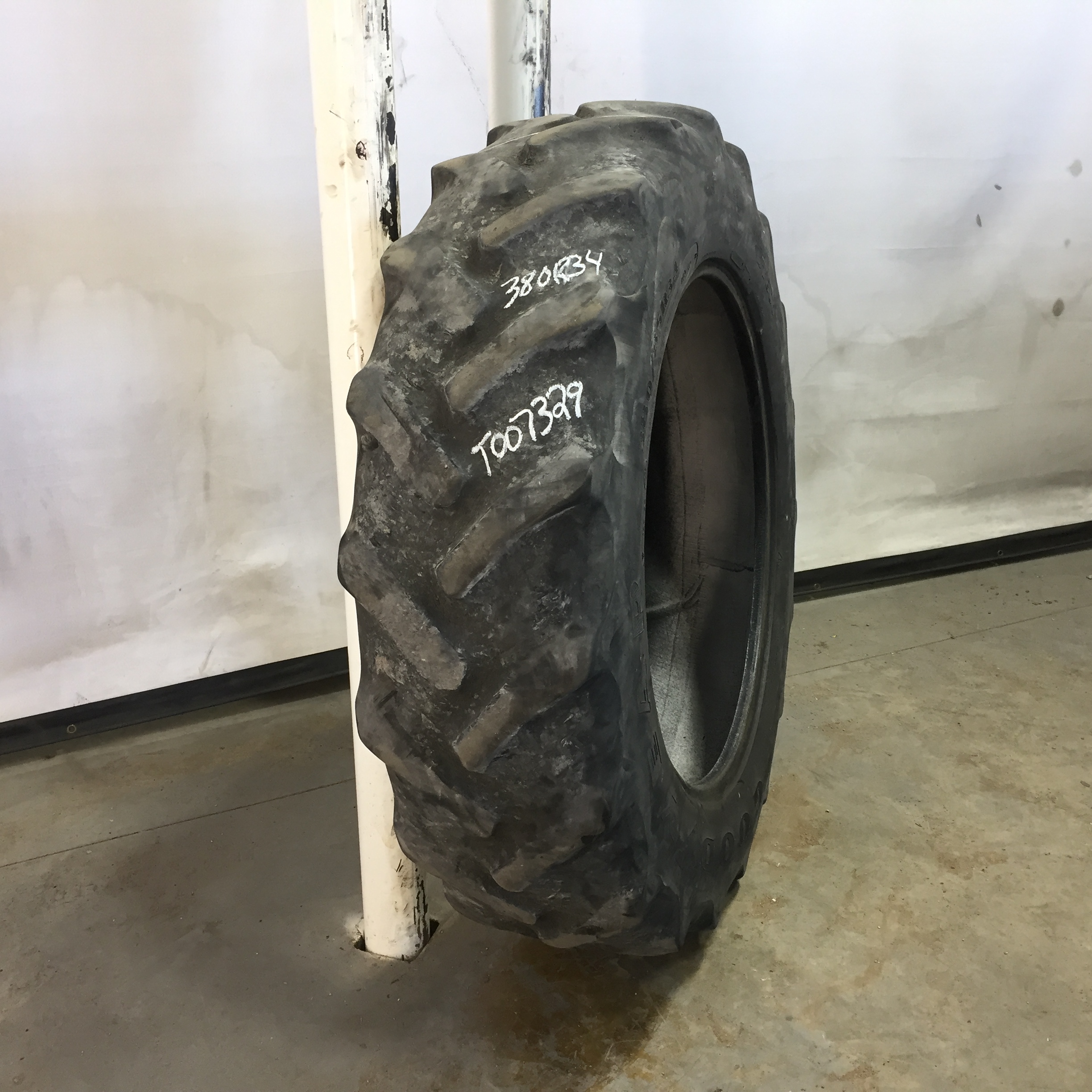 380/85R34 Goodyear Farm DT800 Super Traction R-1W Tire T007329