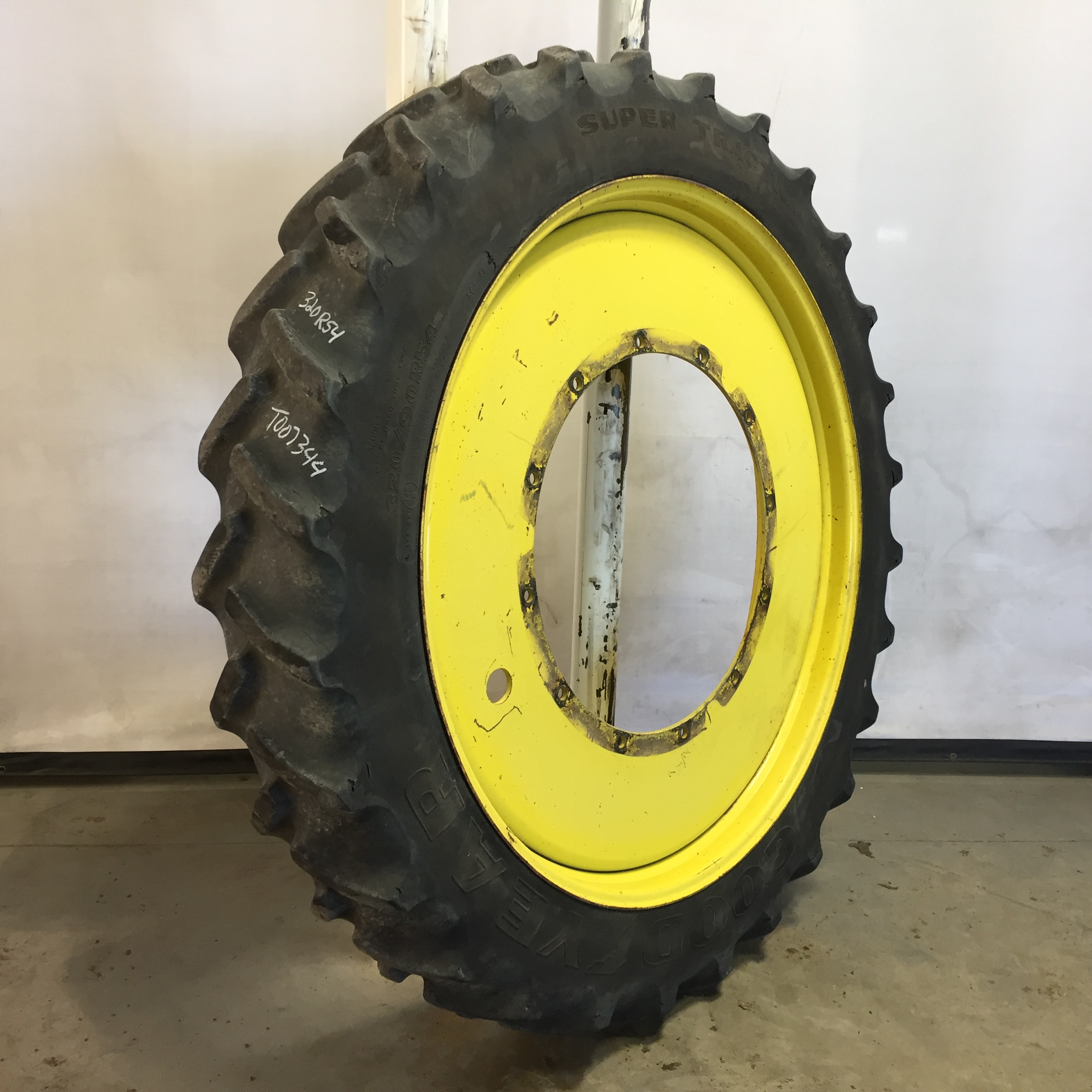 320/90R54 Goodyear Farm DT800 Super Traction R-1W Tire RT007344