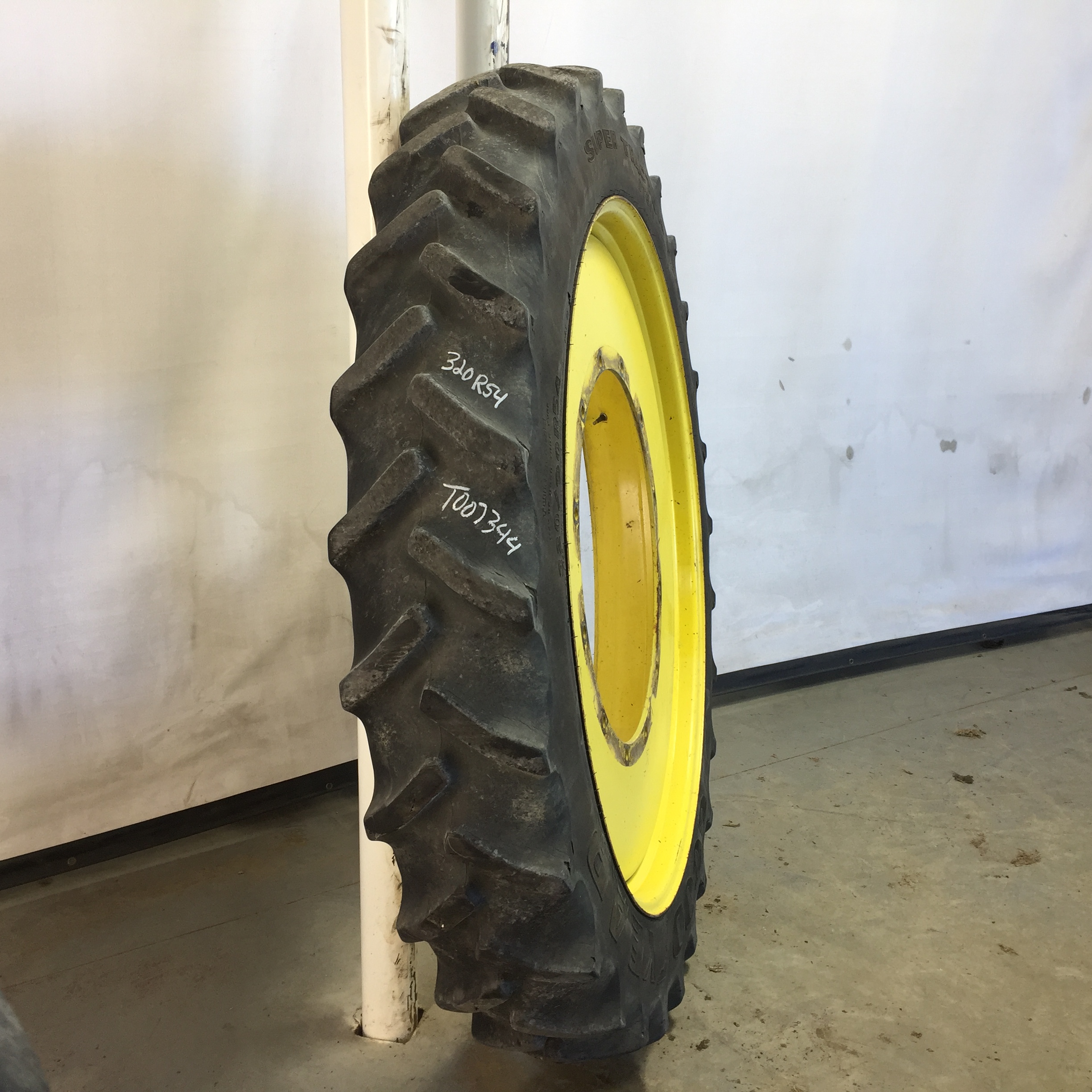 320/90R54 Goodyear Farm DT800 Super Traction R-1W Tire RT007344