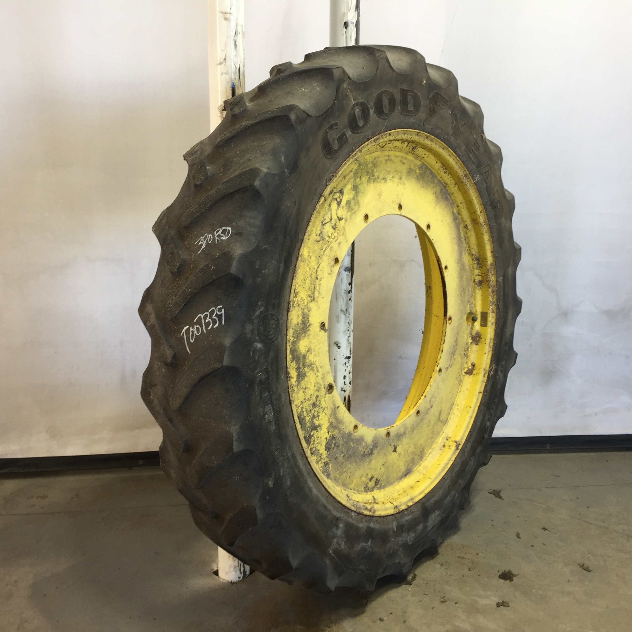 380/90R50 Goodyear Farm DT800 Optitrac R-1W Tire RT007339