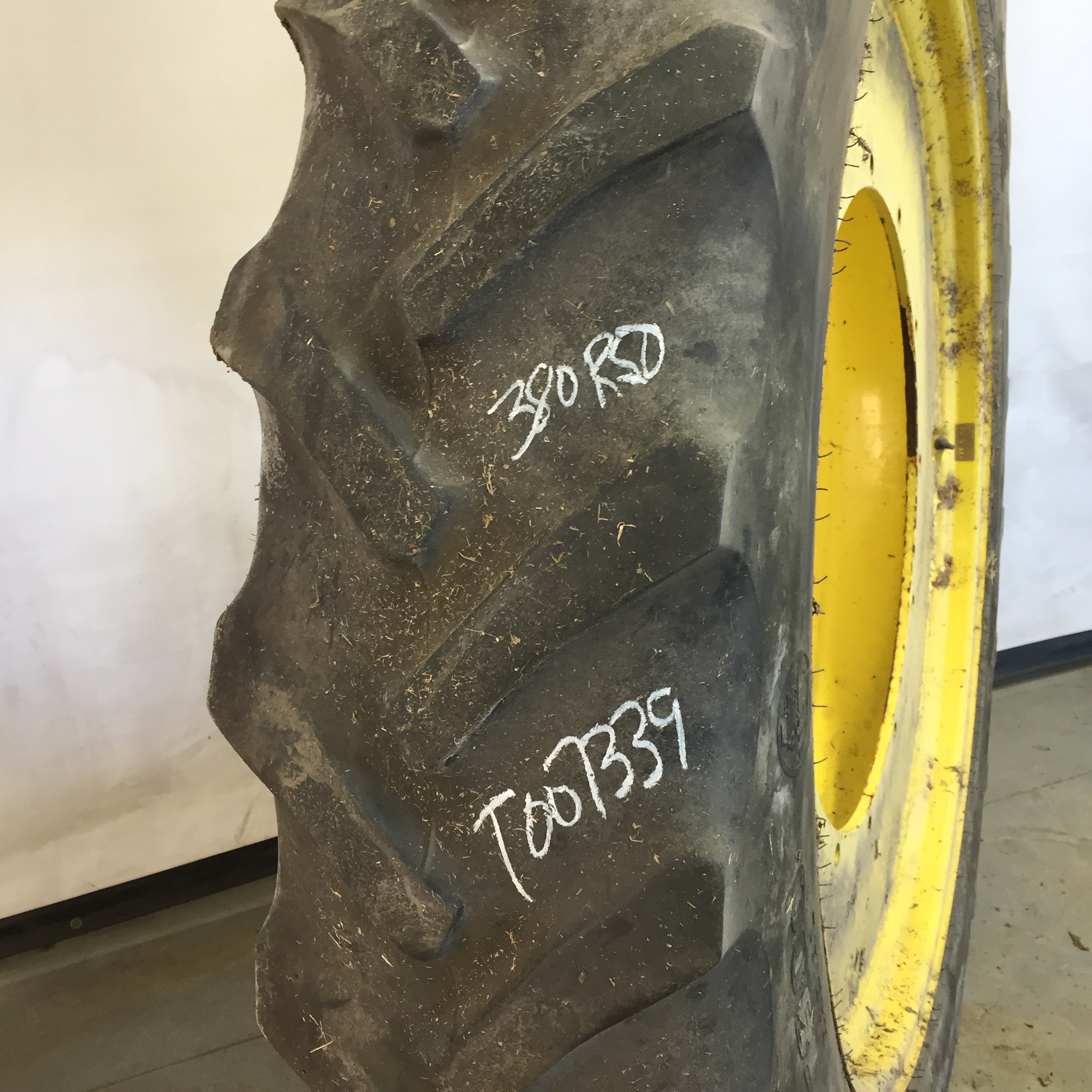 380/90R50 Goodyear Farm DT800 Optitrac R-1W Tire RT007339