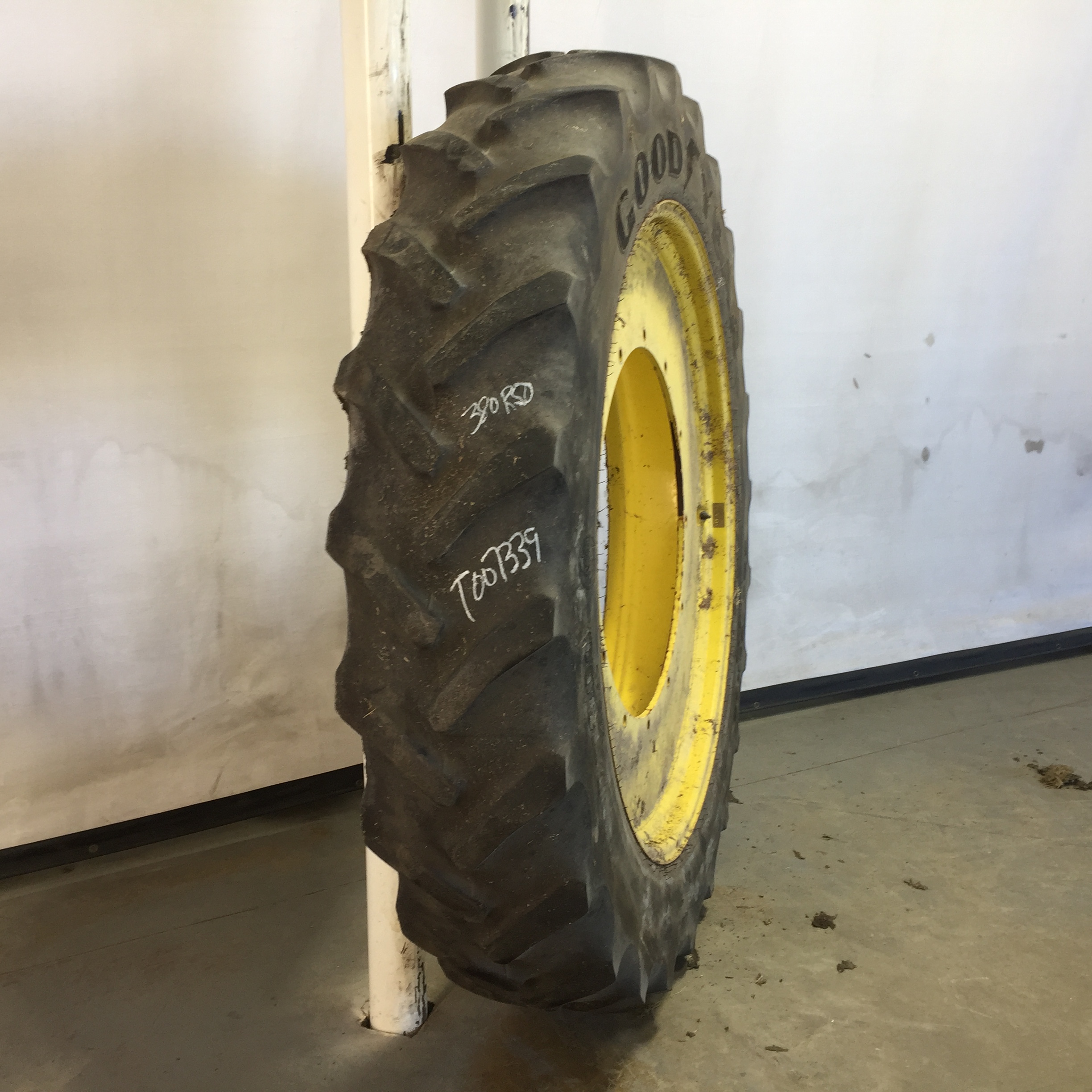 380/90R50 Goodyear Farm DT800 Optitrac R-1W Tire RT007339