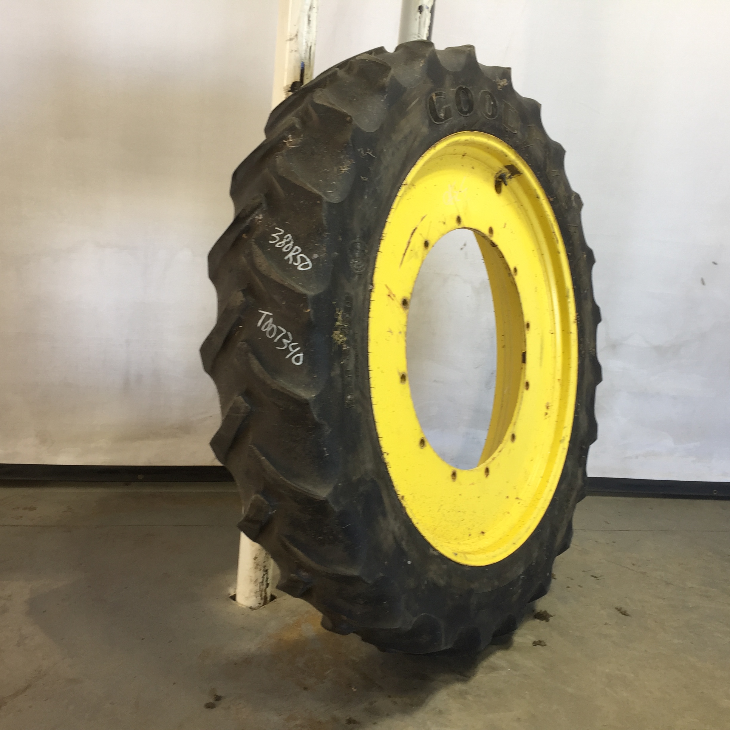 380/90R50 Goodyear Farm DT800 Optitrac R-1W Tire RT007340