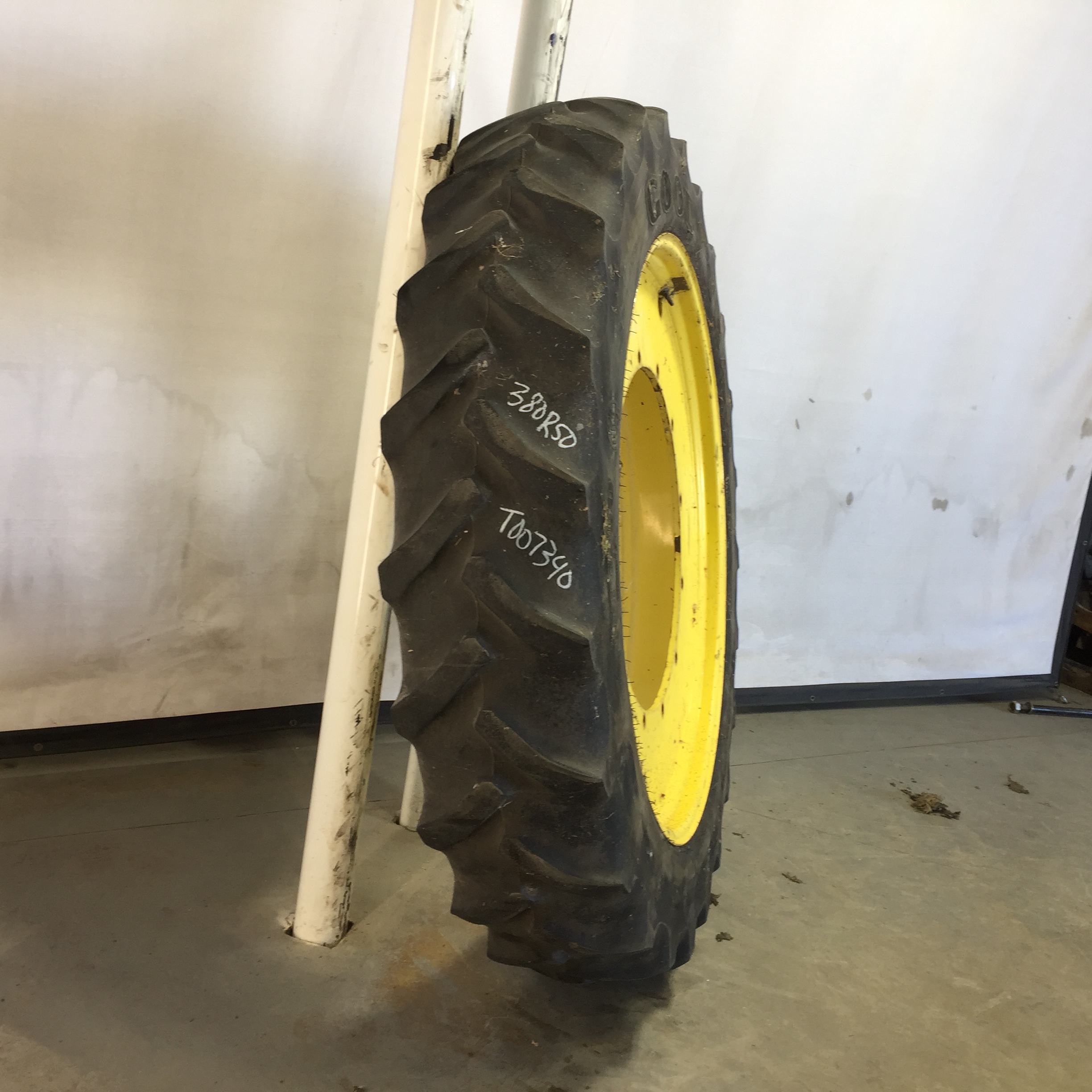 380/90R50 Goodyear Farm DT800 Optitrac R-1W Tire RT007340