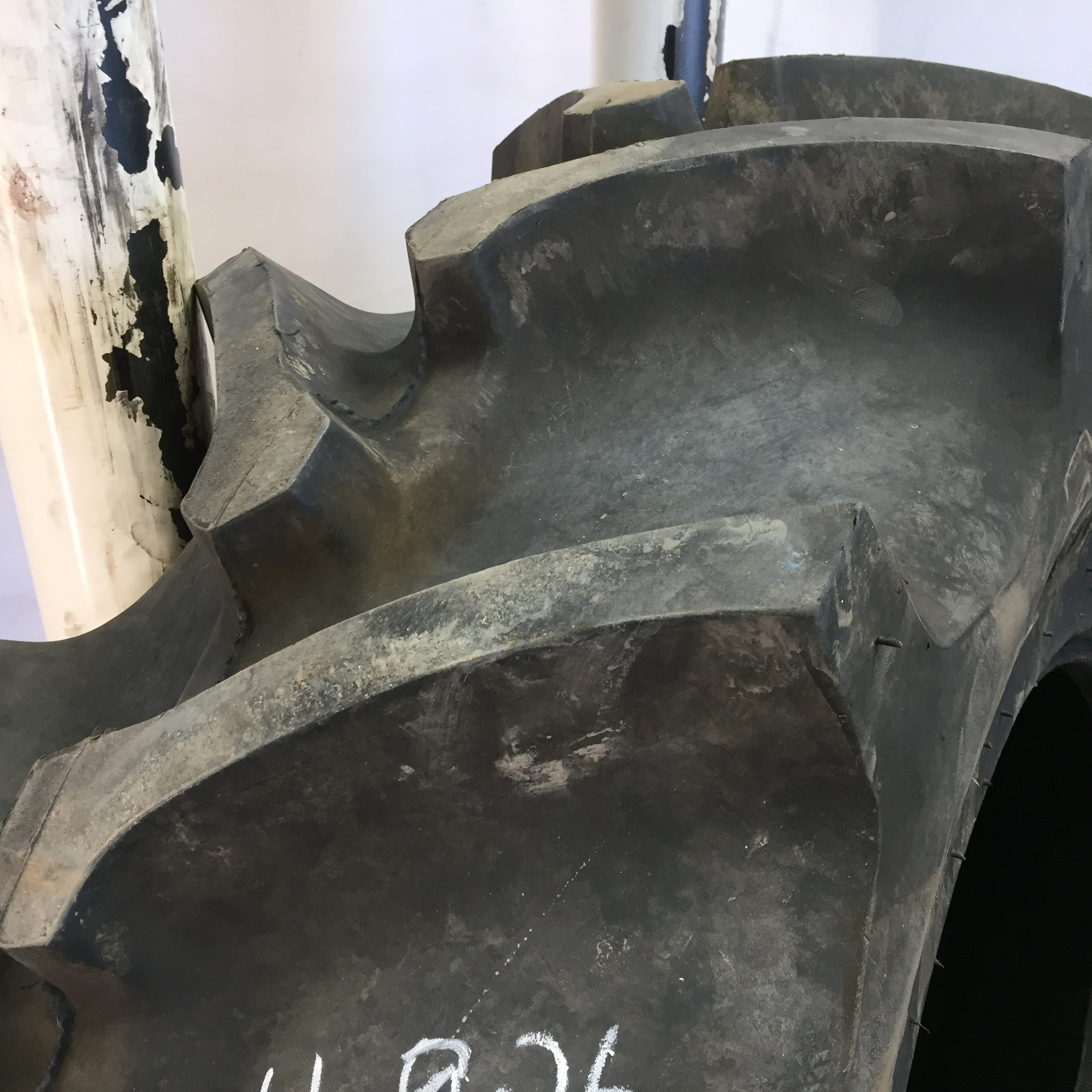 16.9/-26 Firestone Champion Spade Grip R-2 Tire T007446