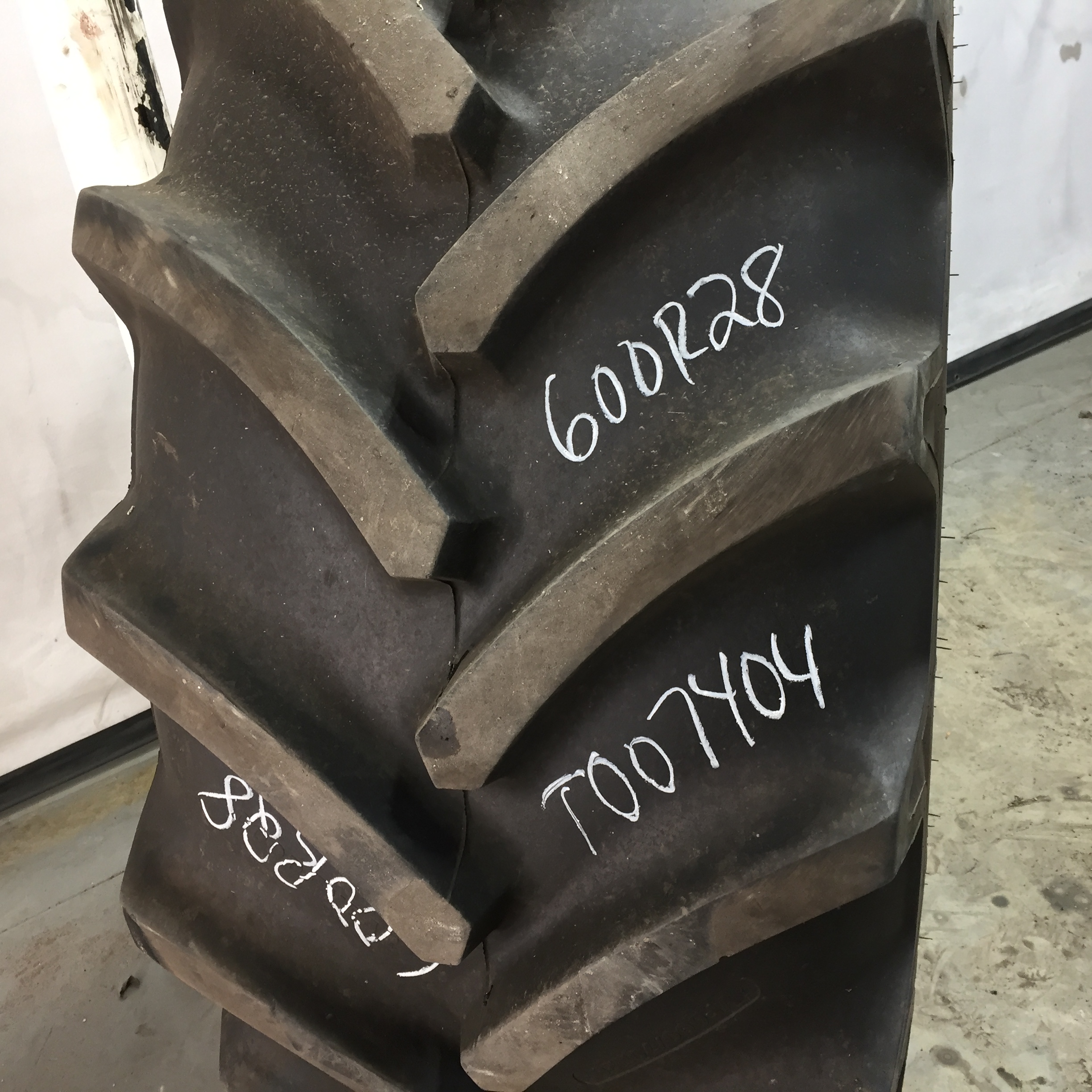 600/70R28 Goodyear Farm Optitrac CFO R-1W Tire-Wheel Assembly T007404