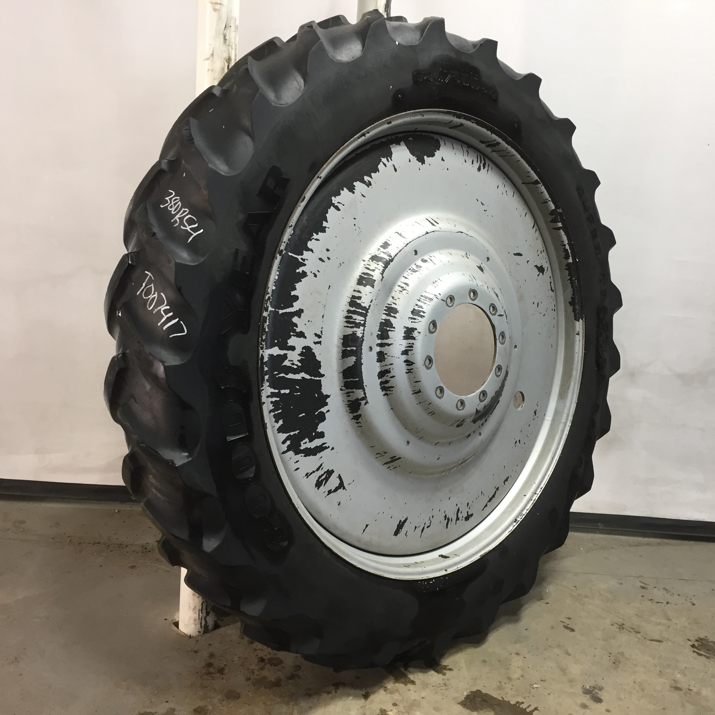 380/90R54 Goodyear Farm DT800 Super Traction R-1W Tire RT007417