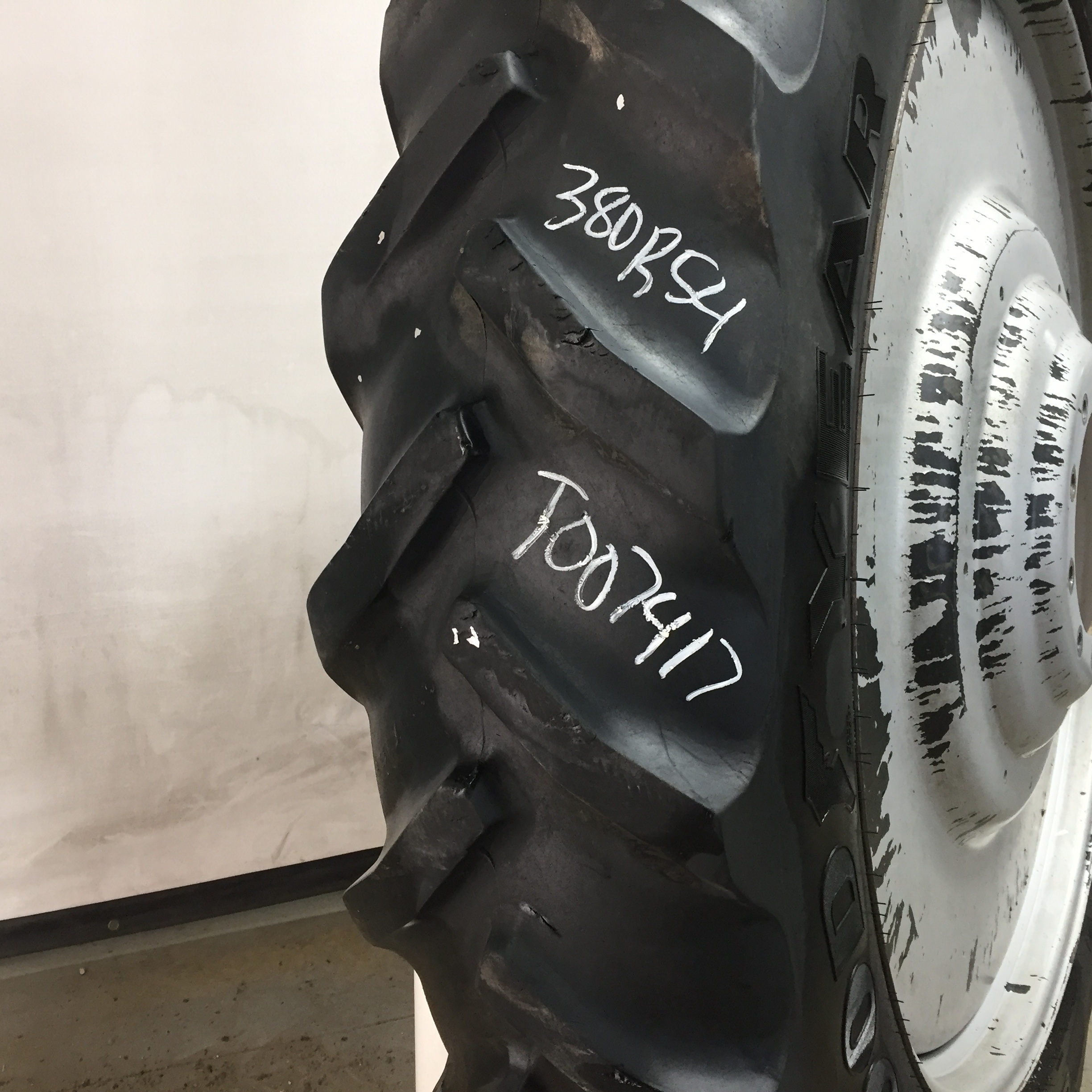 380/90R54 Goodyear Farm DT800 Super Traction R-1W Tire RT007417