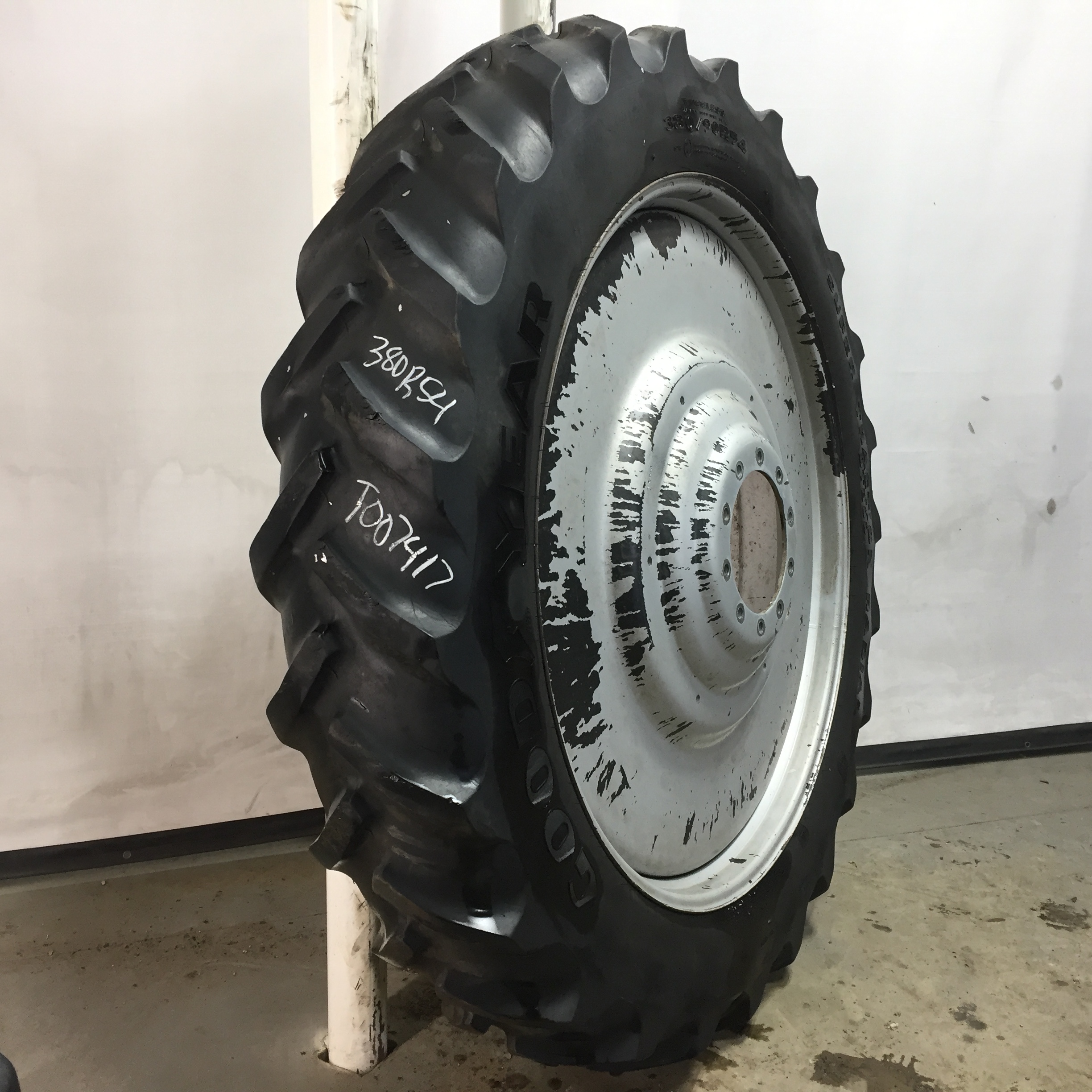 380/90R54 Goodyear Farm DT800 Super Traction R-1W Tire RT007417