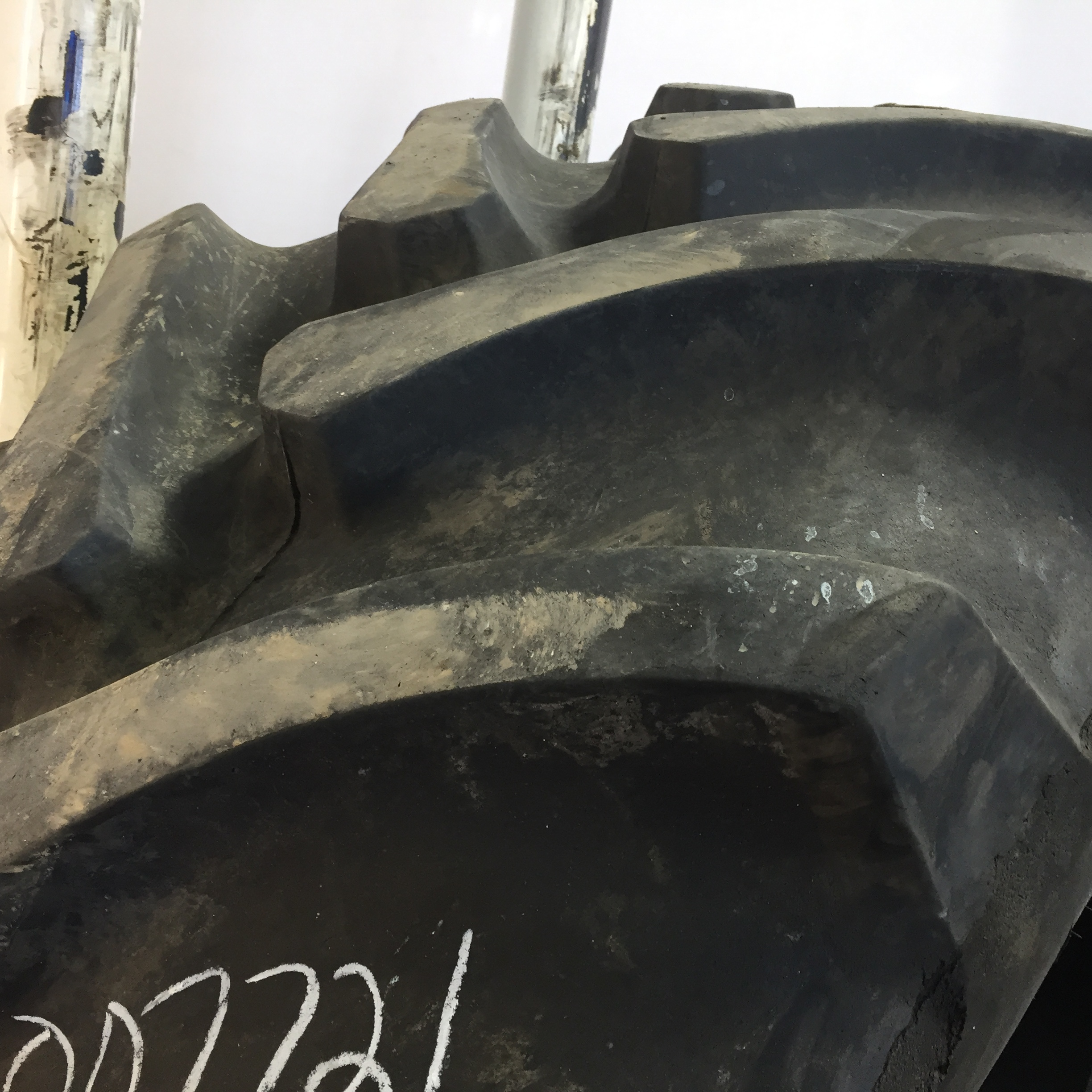 800/65R32 Firestone Radial All Traction DT R-1W Tire 007721