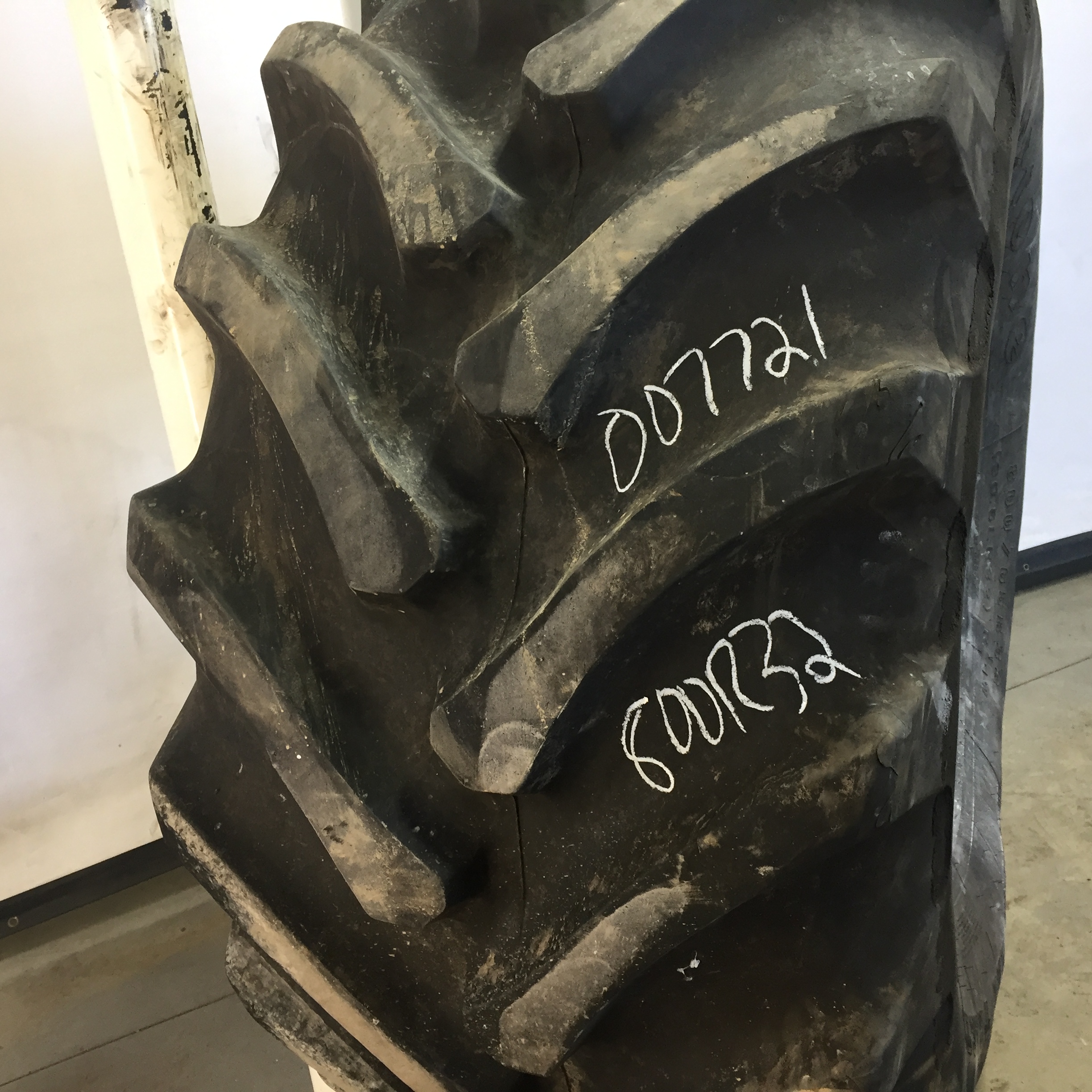 800/65R32 Firestone Radial All Traction DT R-1W Tire 007721