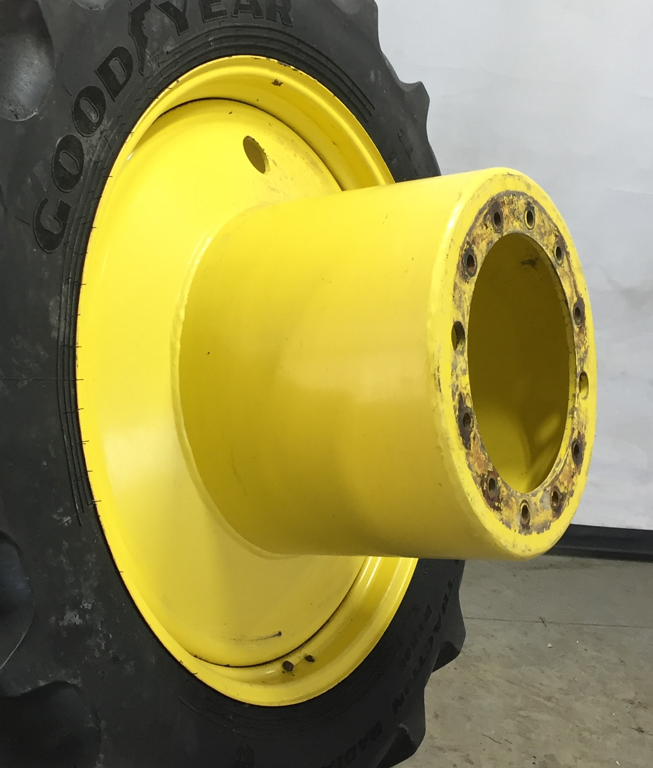 38''D x 12''W FWA Direct Bolt Dual Wheel WT007425